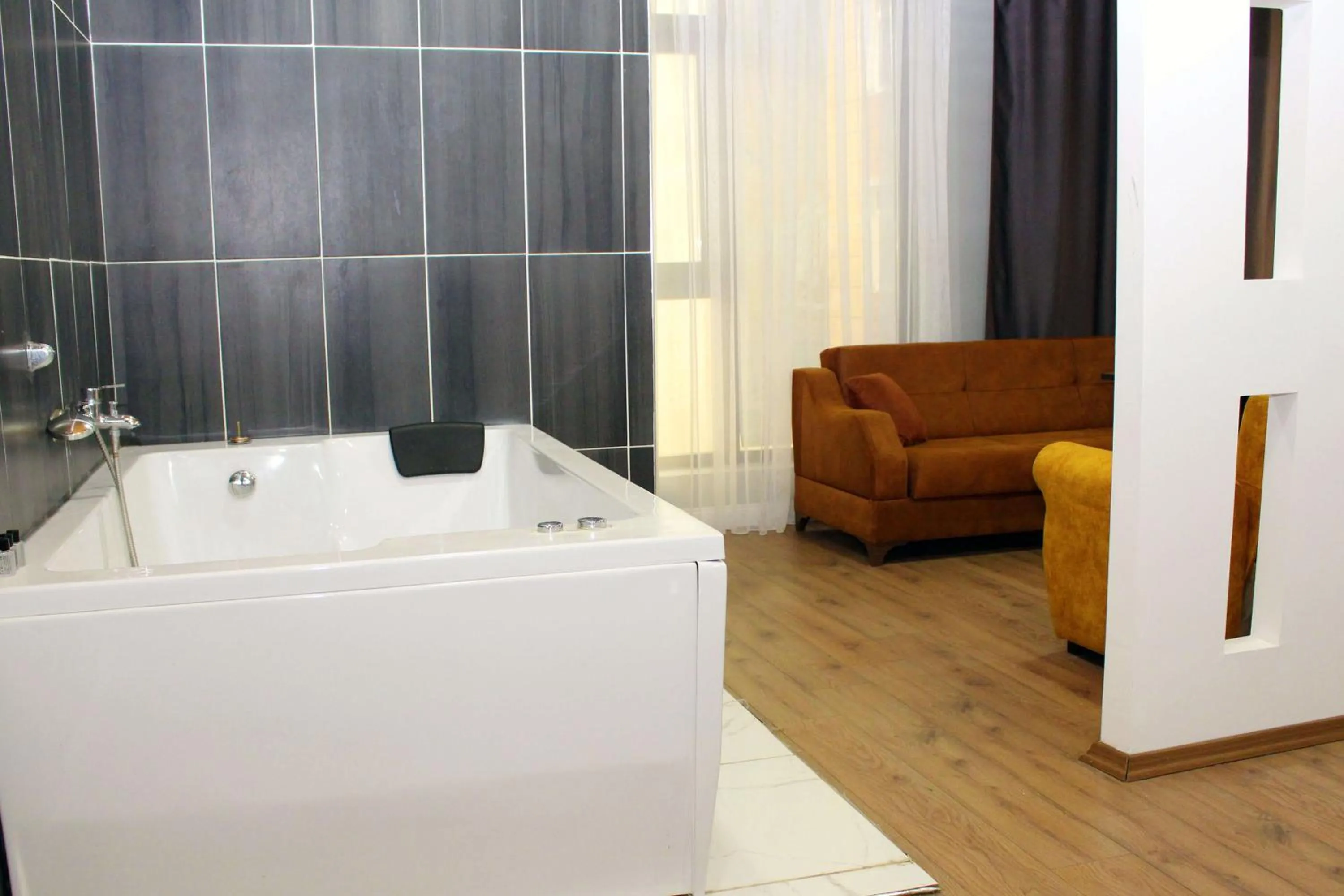 Hot Tub in biglife hotel