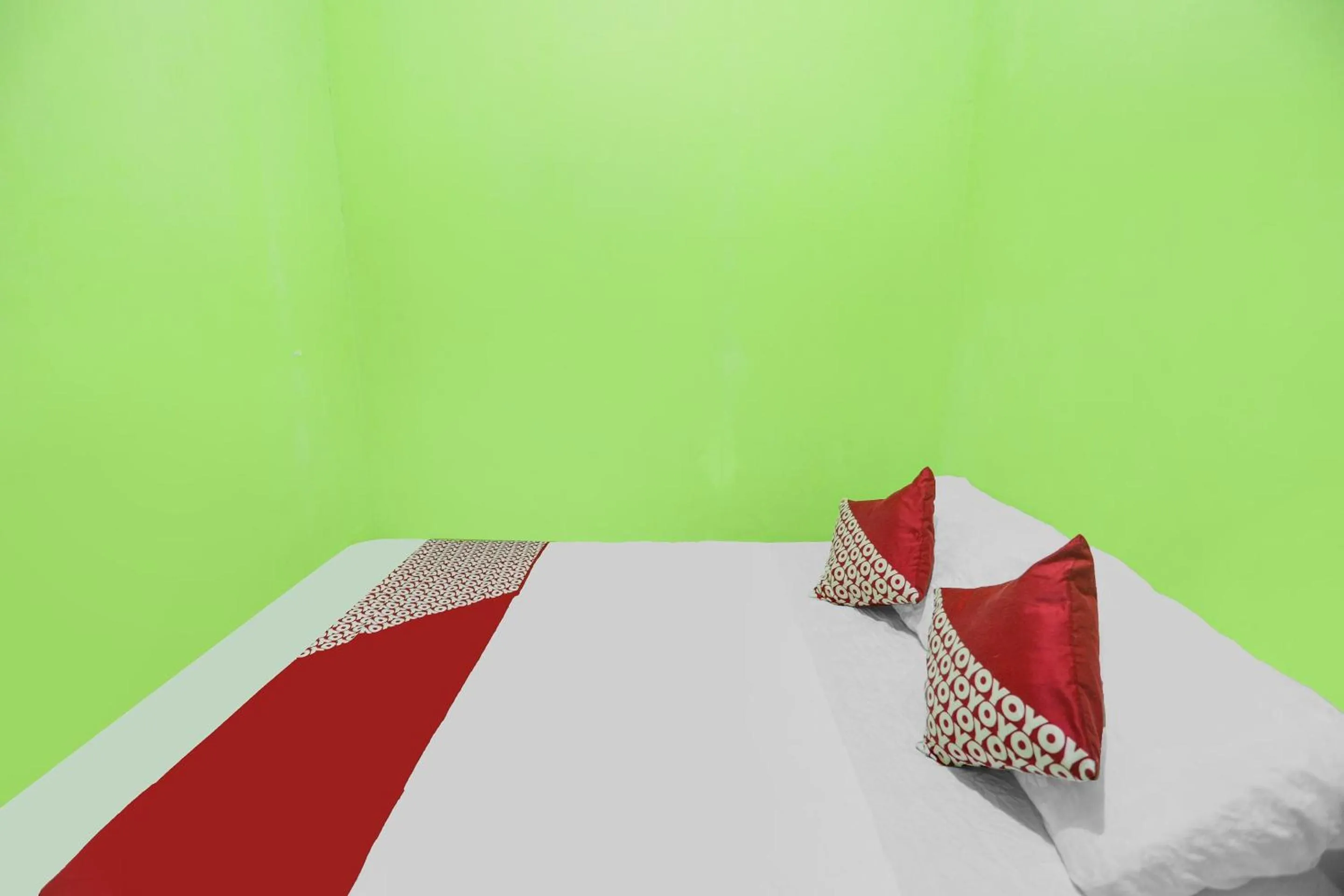 Bedroom, Bed in Hotel O Bilqis Homestay NearThe Hot River, Dog Run