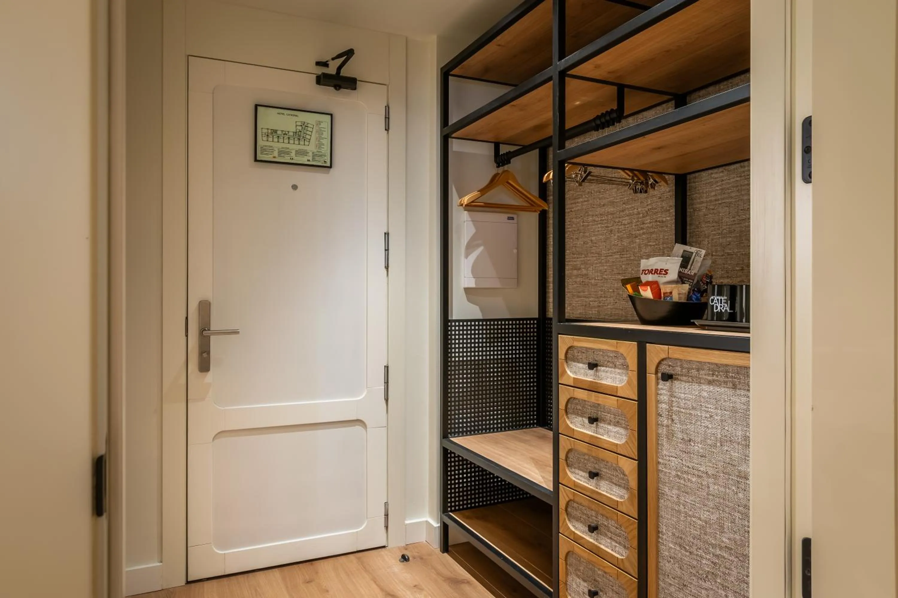 Decorative detail in Hotel Barcelona Catedral 4 Sup