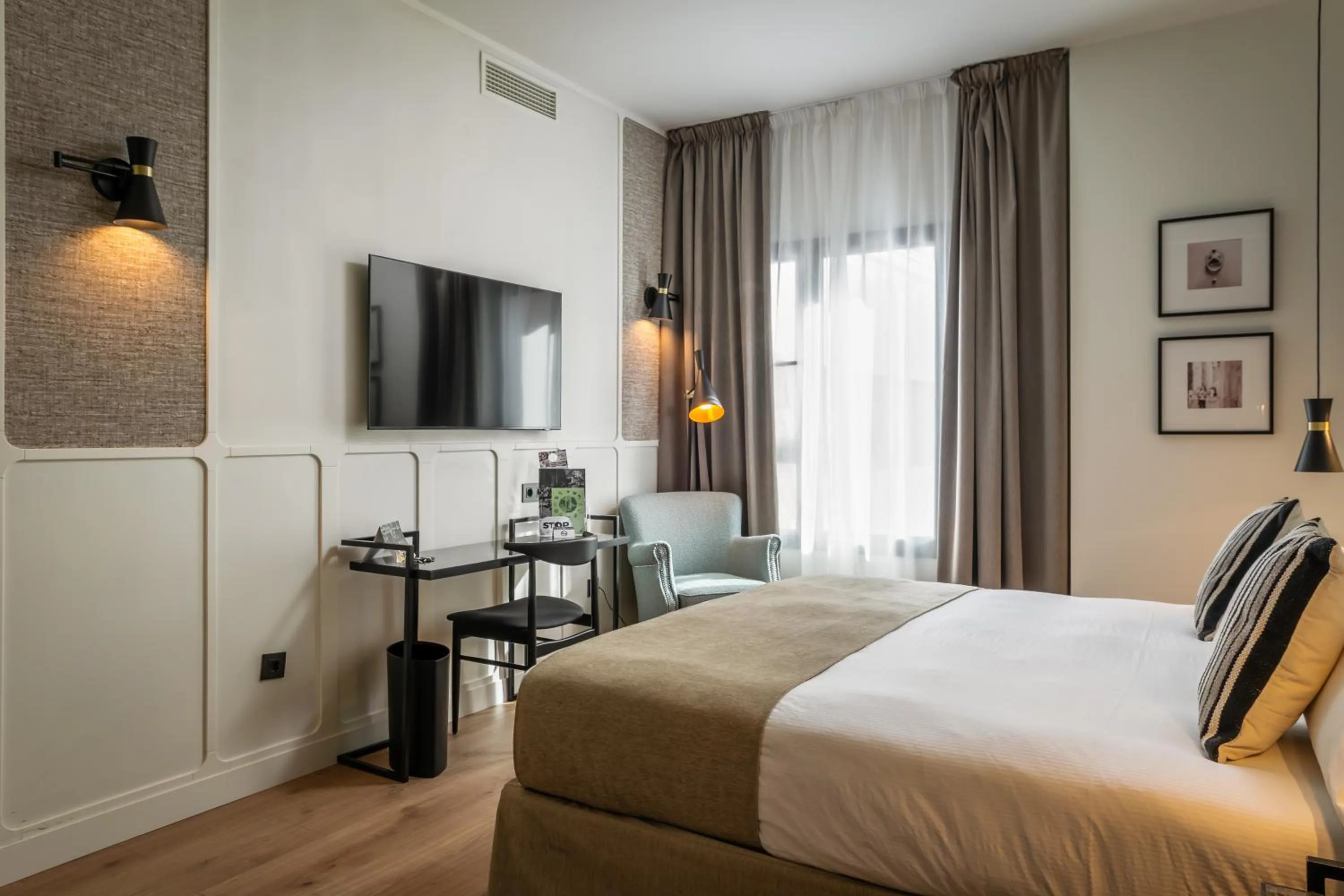 Photo of the whole room, Bed in Hotel Barcelona Catedral 4 Sup