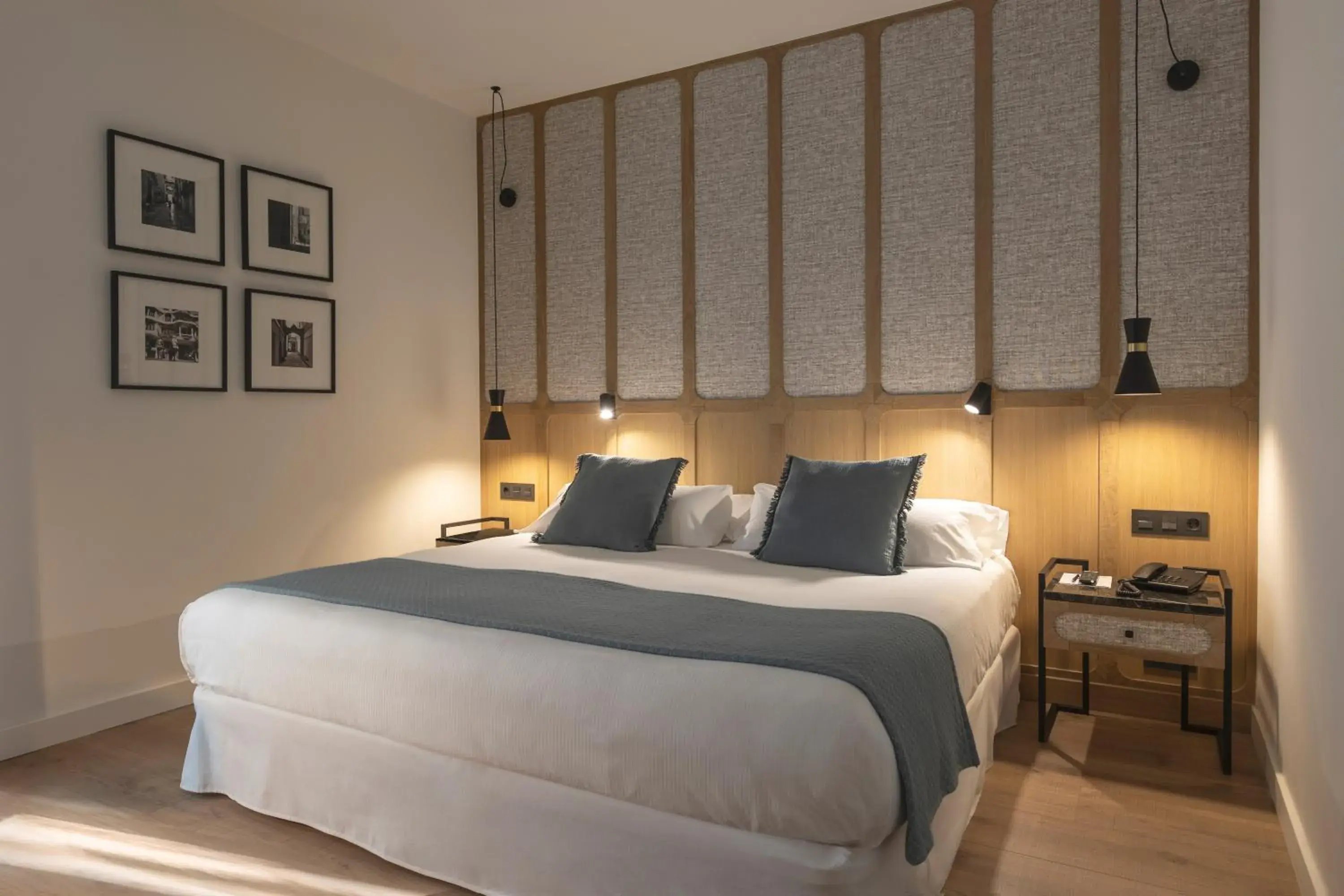 Queen Room - Disability Access in Hotel Barcelona Catedral Queen Room - Disability Access in Hotel Barcelona Catedral