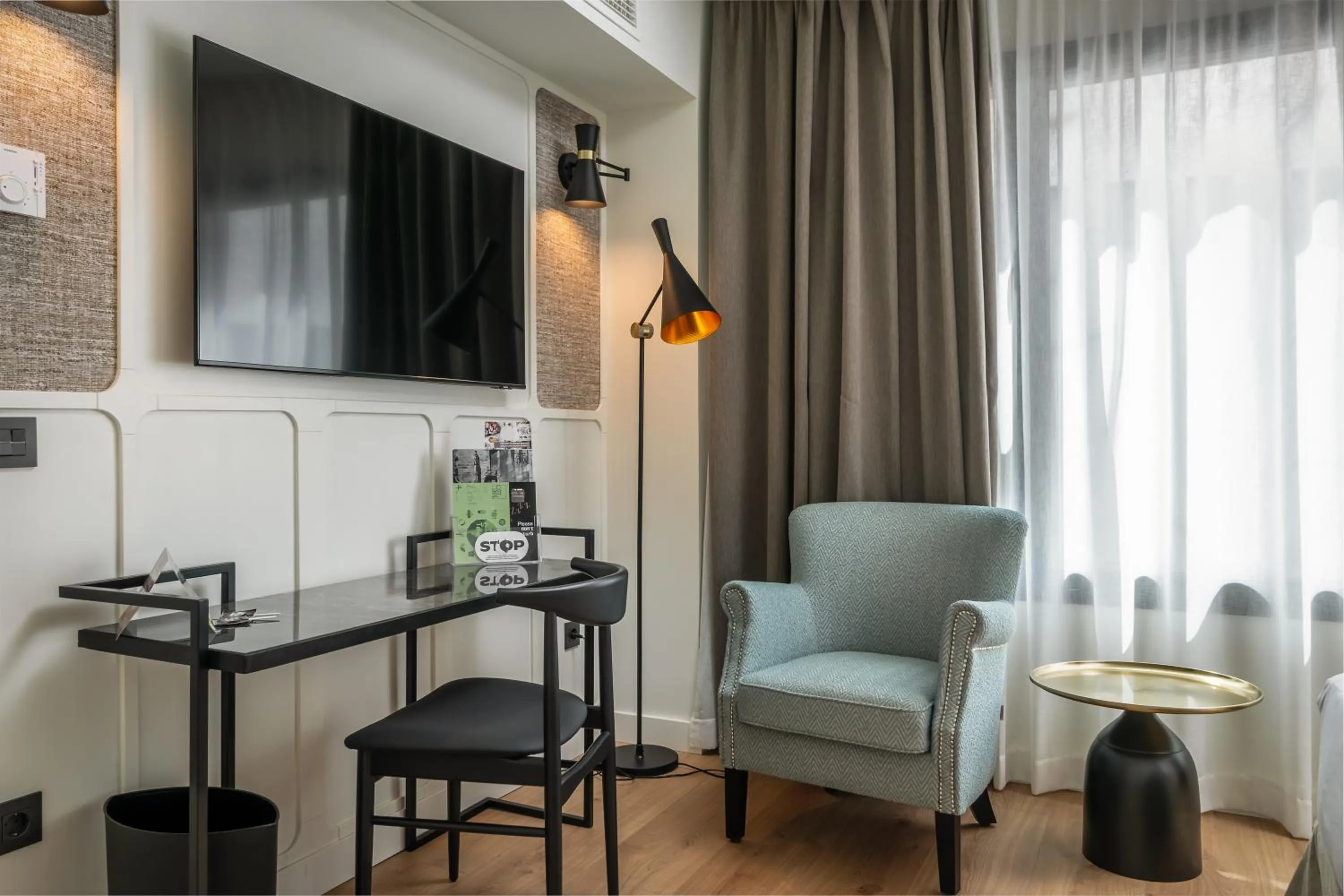 TV and multimedia in Hotel Barcelona Catedral 4 Sup