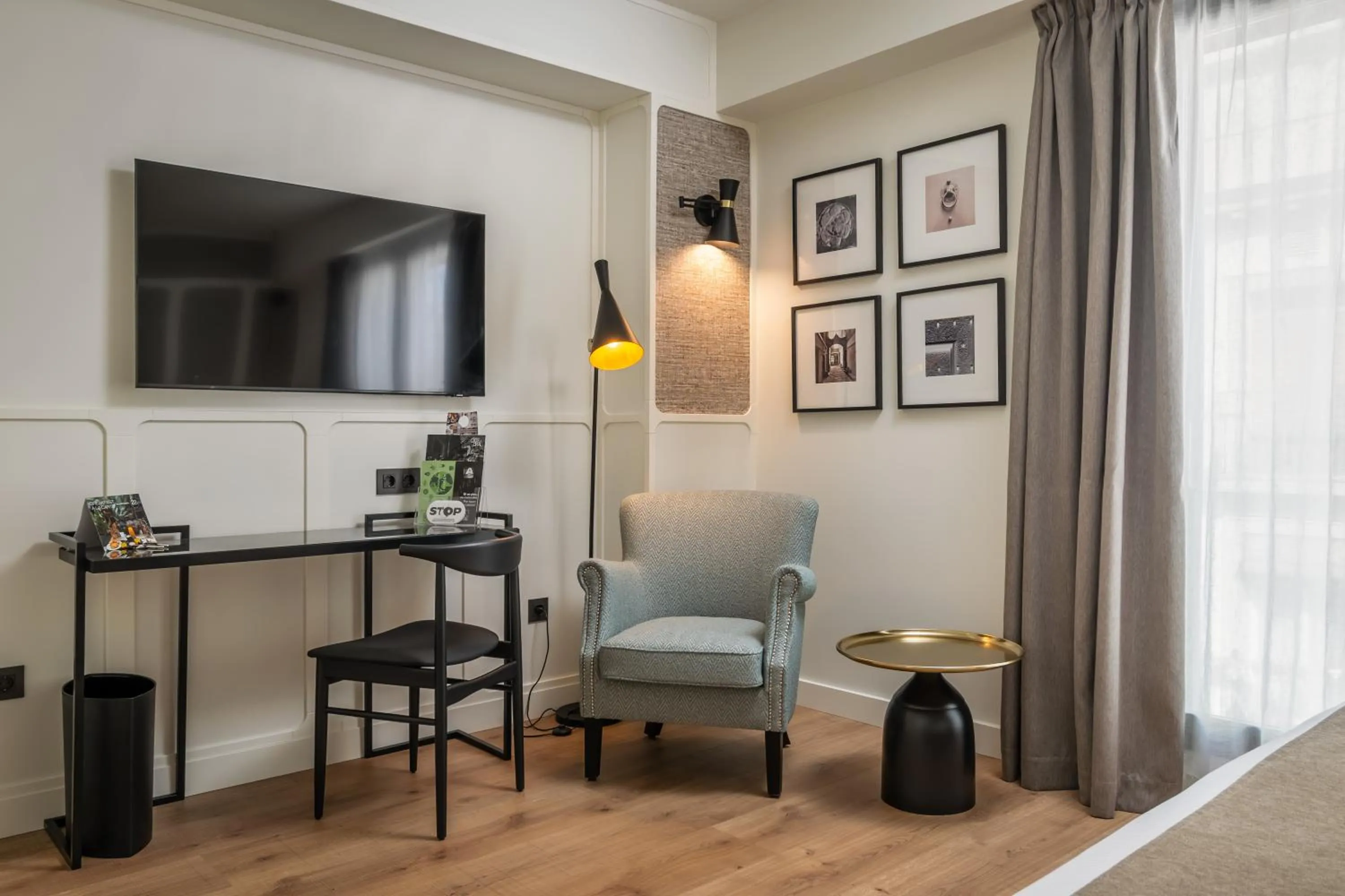 Photo of the whole room in Hotel Barcelona Catedral 4 Sup