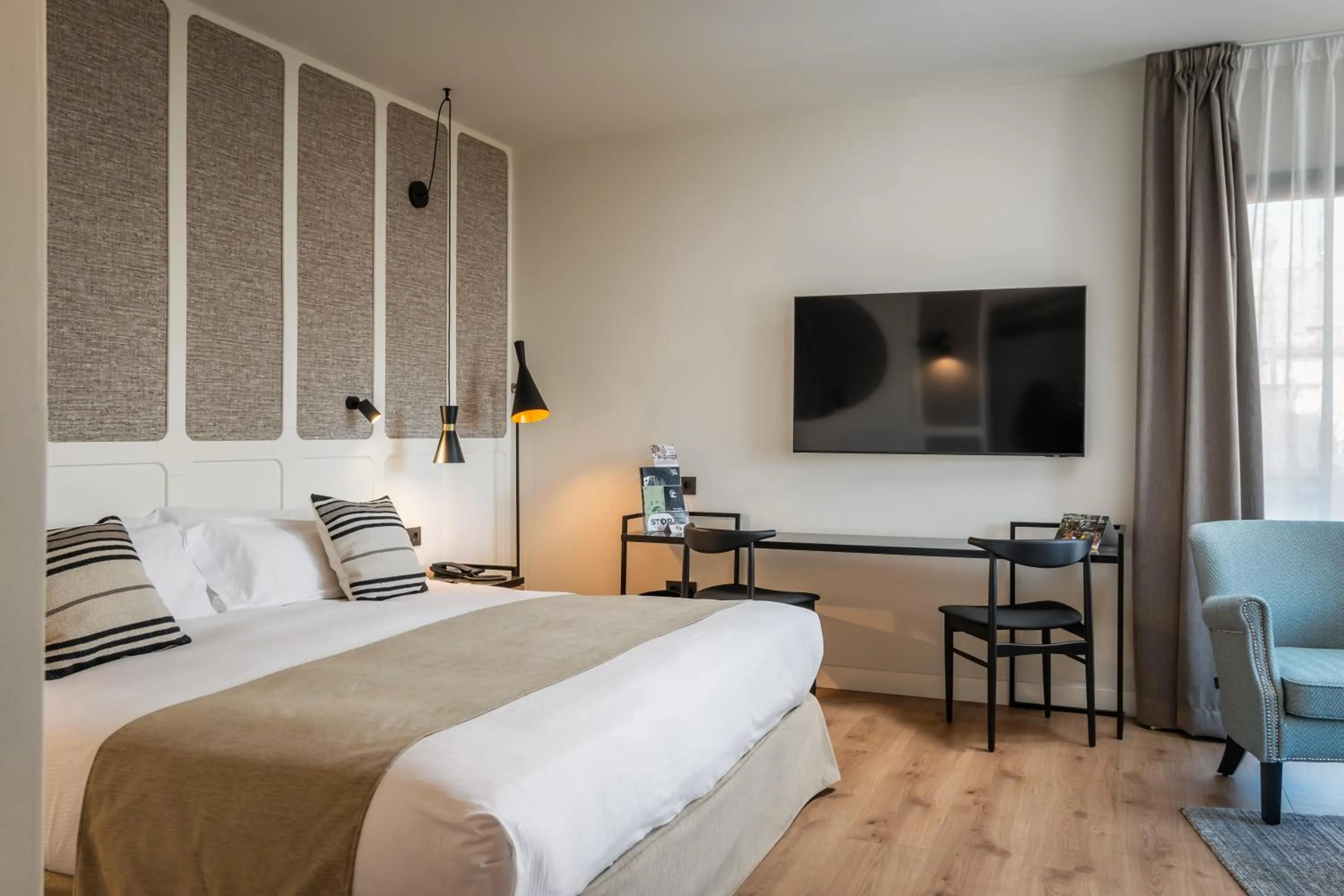 Photo of the whole room, Bed in Hotel Barcelona Catedral 4 Sup