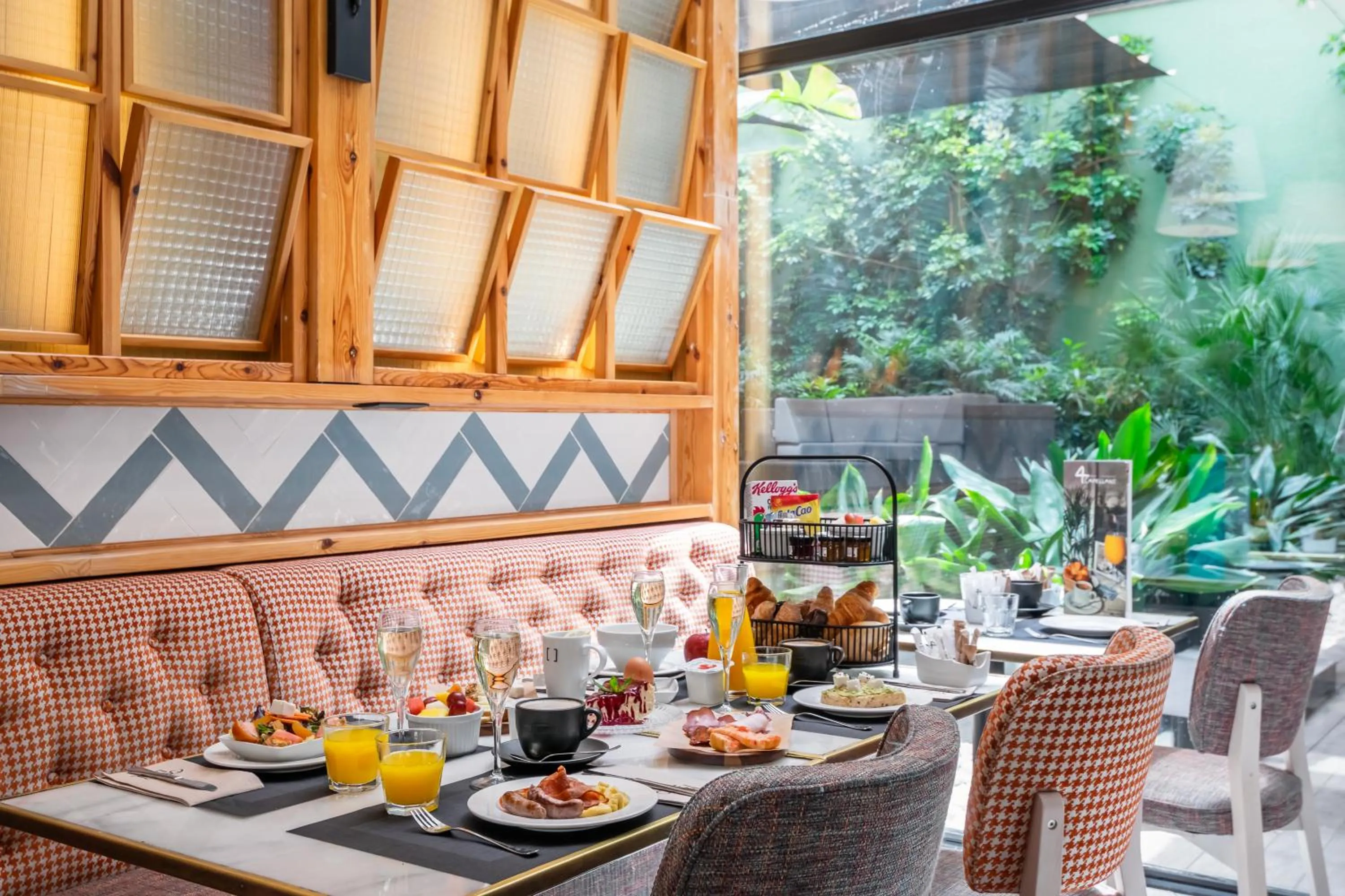 Breakfast in Hotel Barcelona Catedral 4 Sup