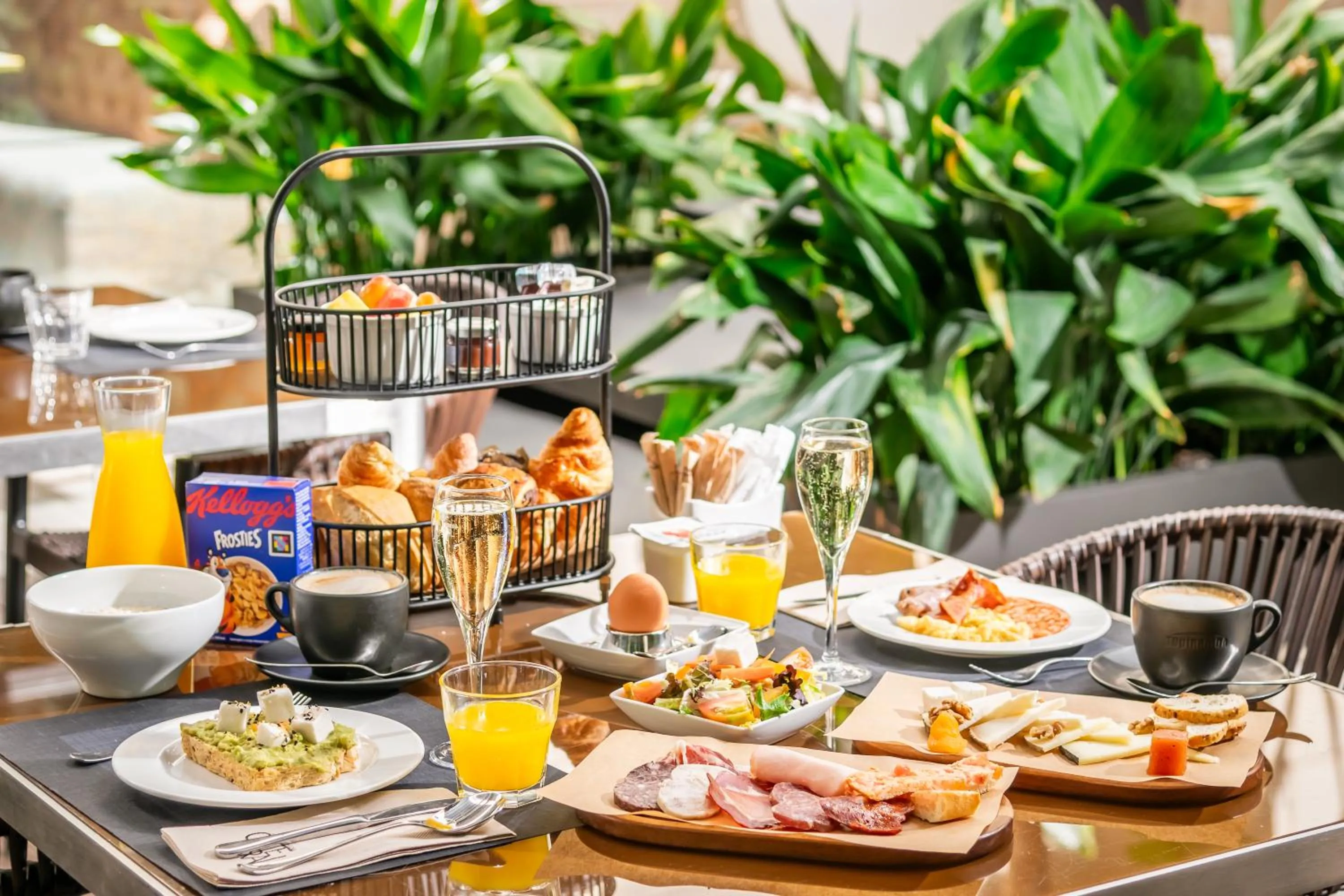 Food and drinks in Hotel Barcelona Catedral 4 Sup