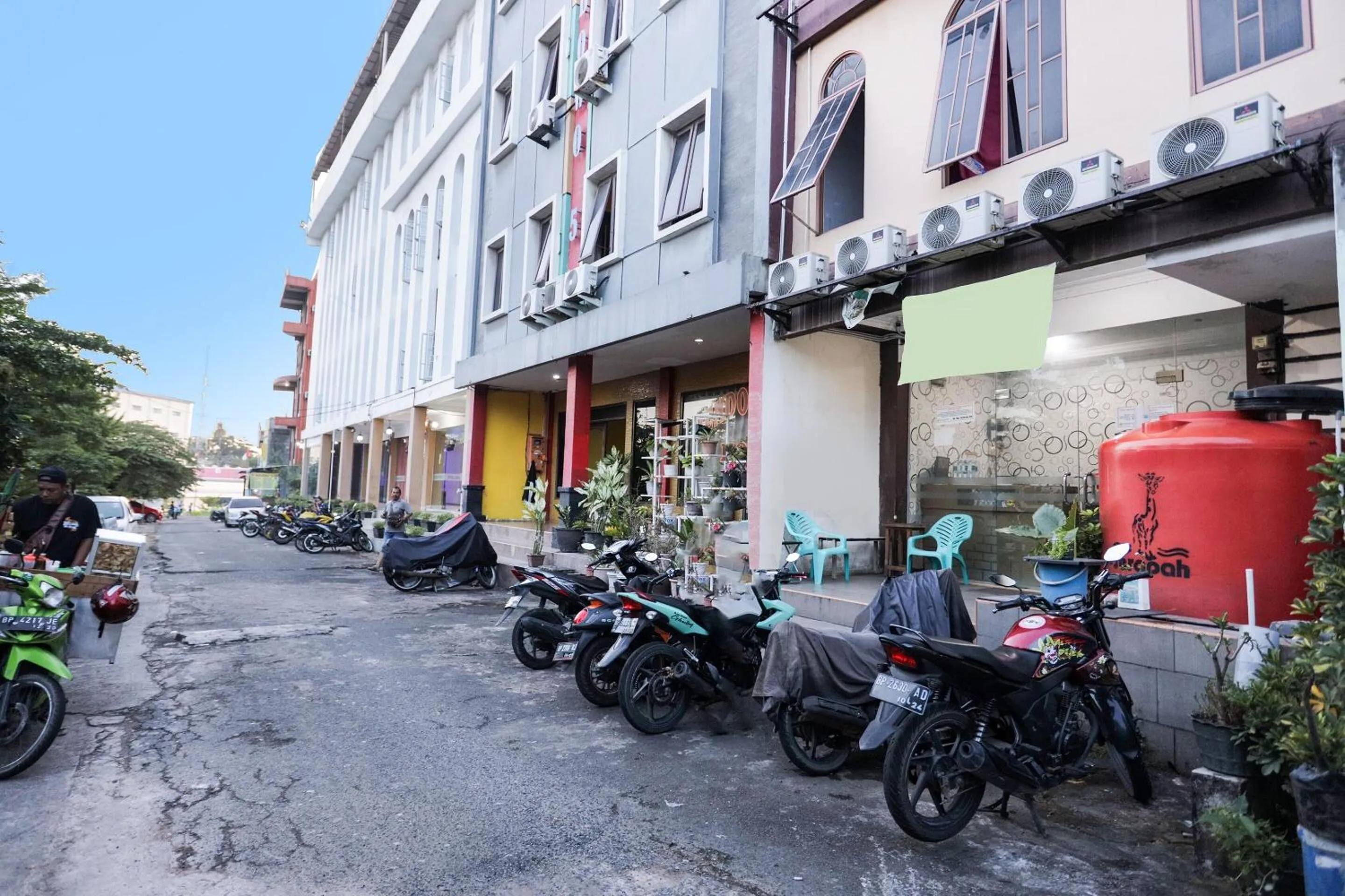 Facade/entrance in SPOT ON 91887 Penginapan Rindu