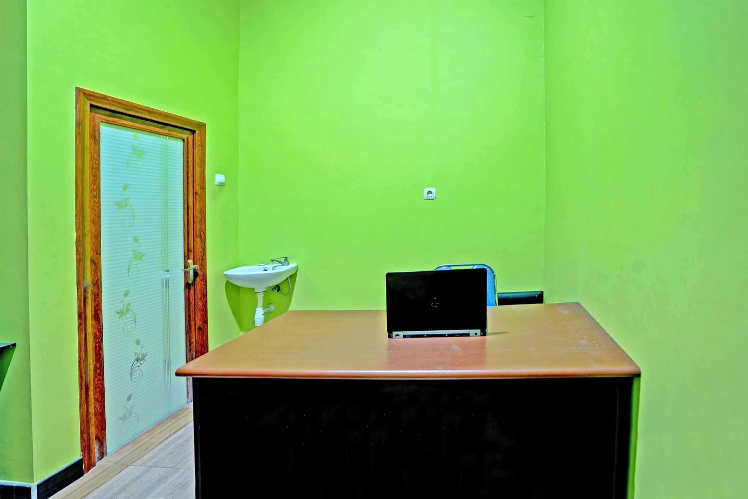 Lobby or reception in OYO Life 91884 Kost Kusuma Dewi Syariah