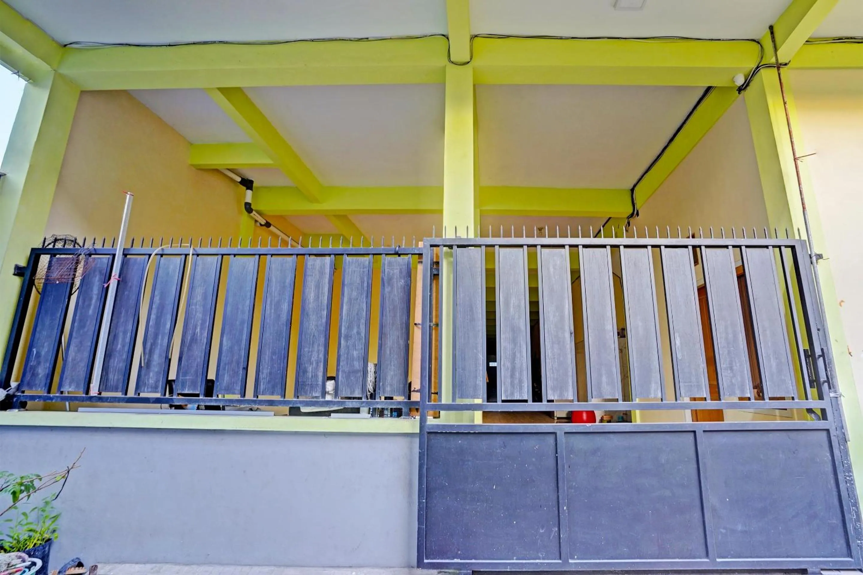 Facade/entrance in OYO Life 91884 Kost Kusuma Dewi Syariah