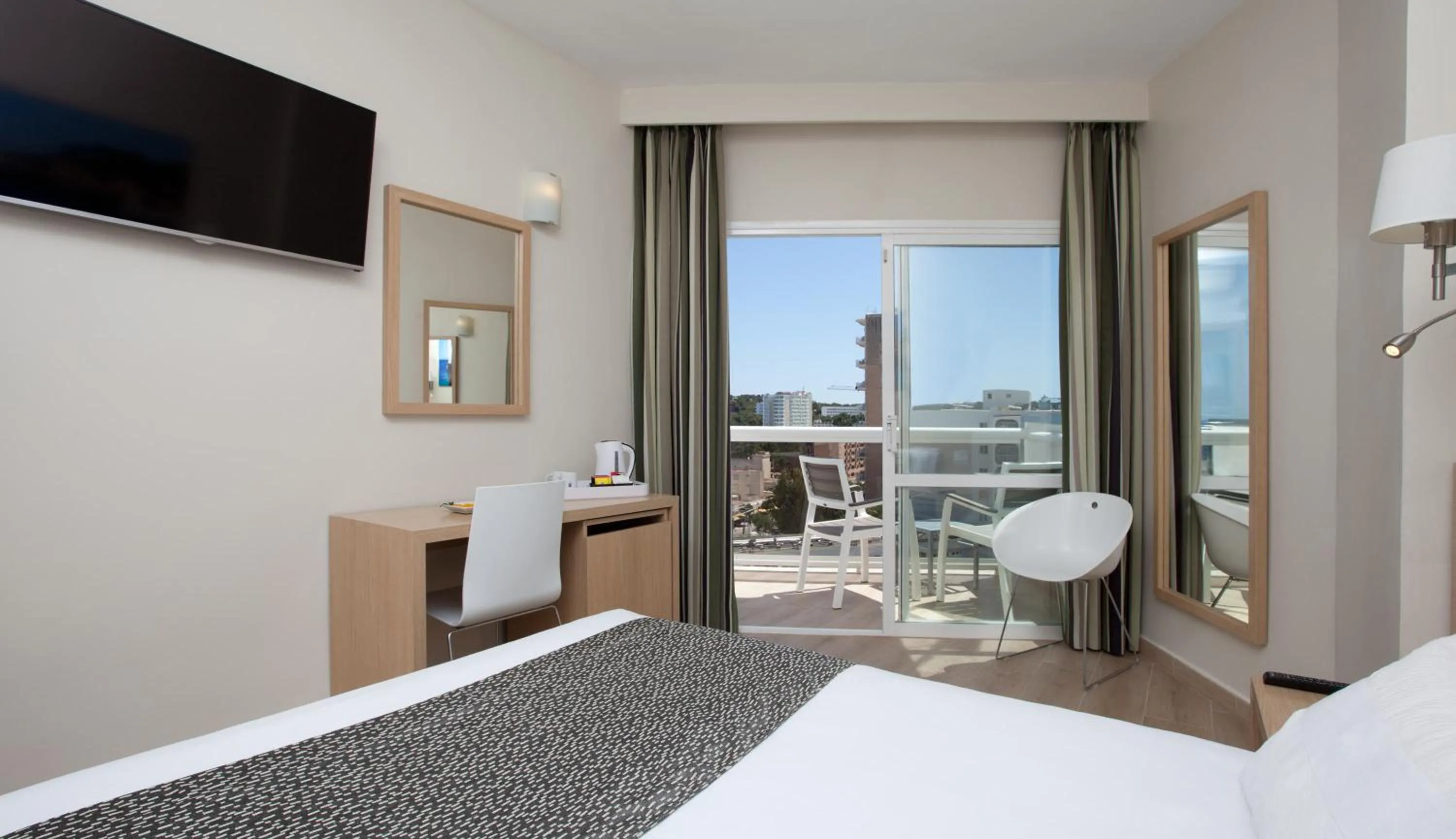 Photo of the whole room, Bed in Hotel Samos