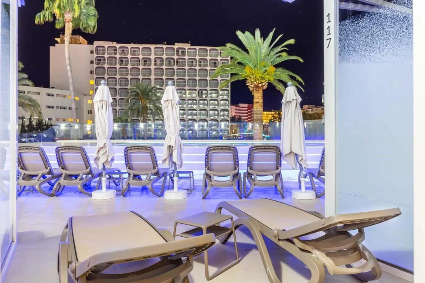 Swimming pool in Hotel Samos