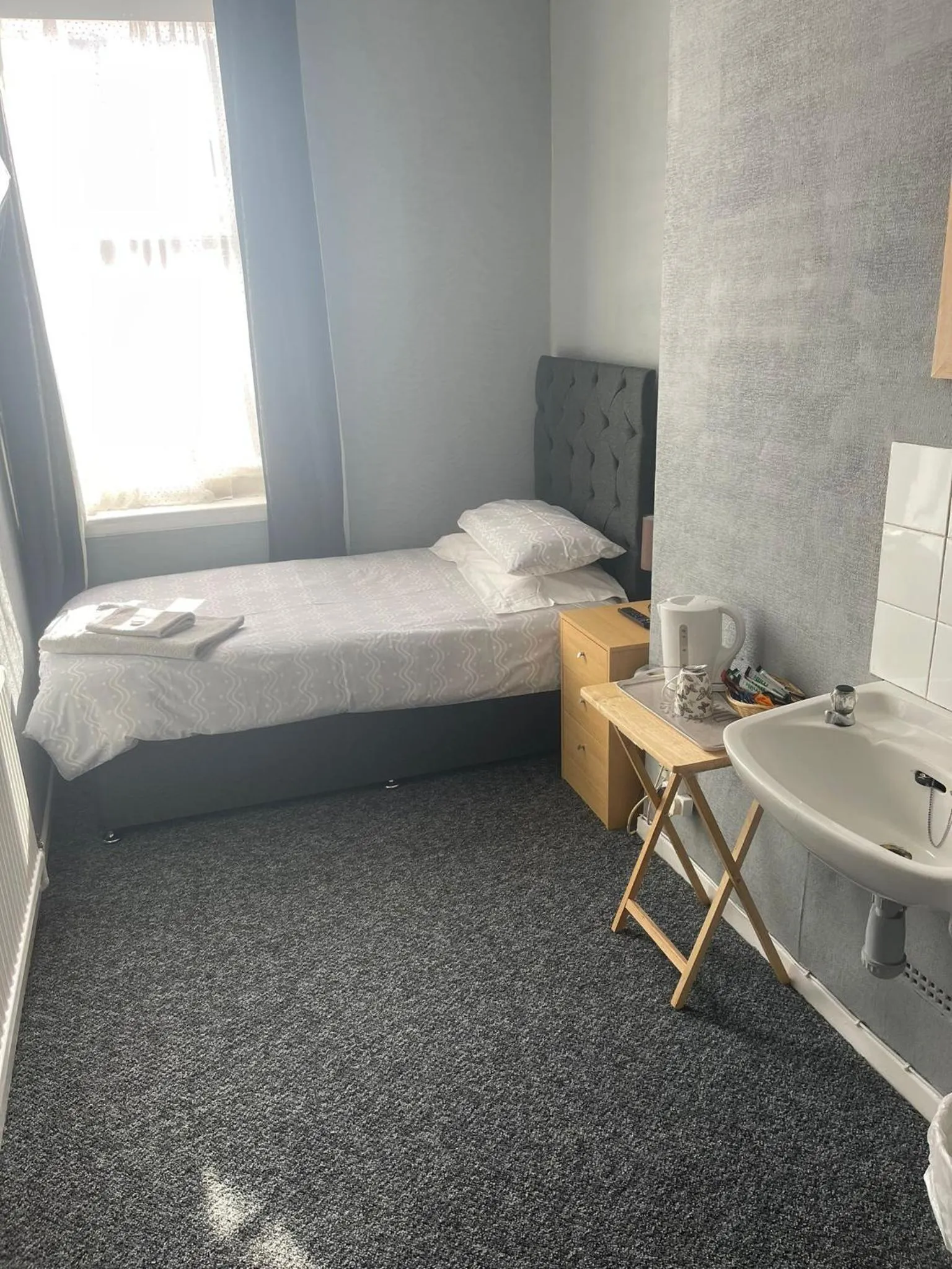 Bedroom, Bed in Shakers Inn