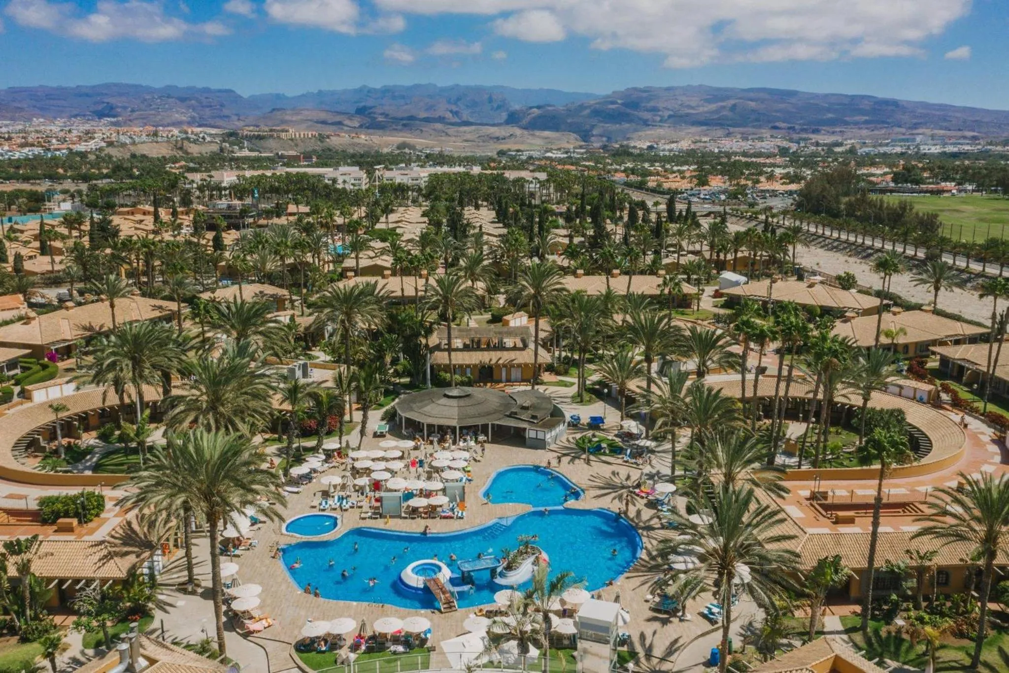 Property building in Suites & Villas by Dunas