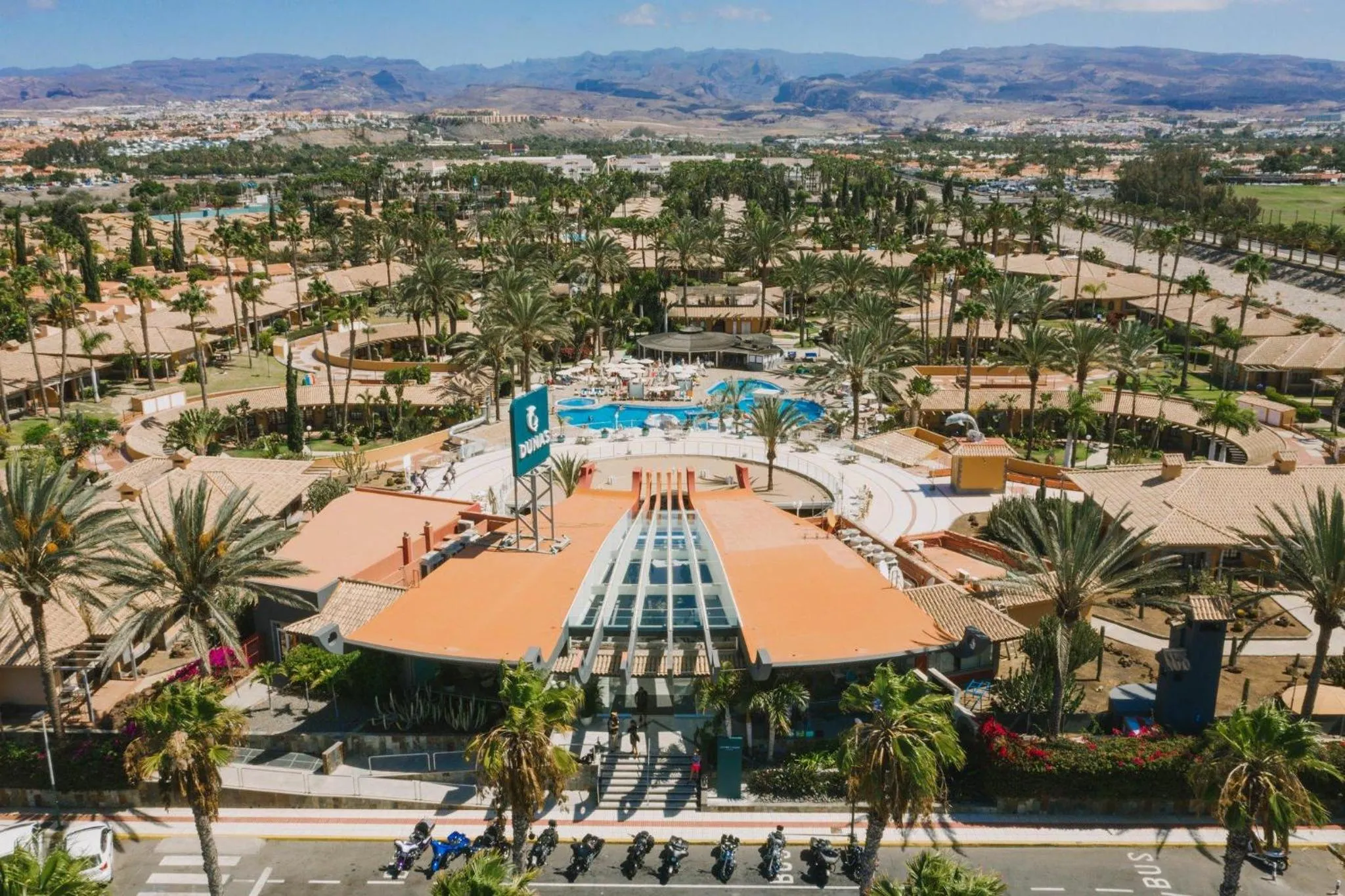 Property building in Suites & Villas by Dunas