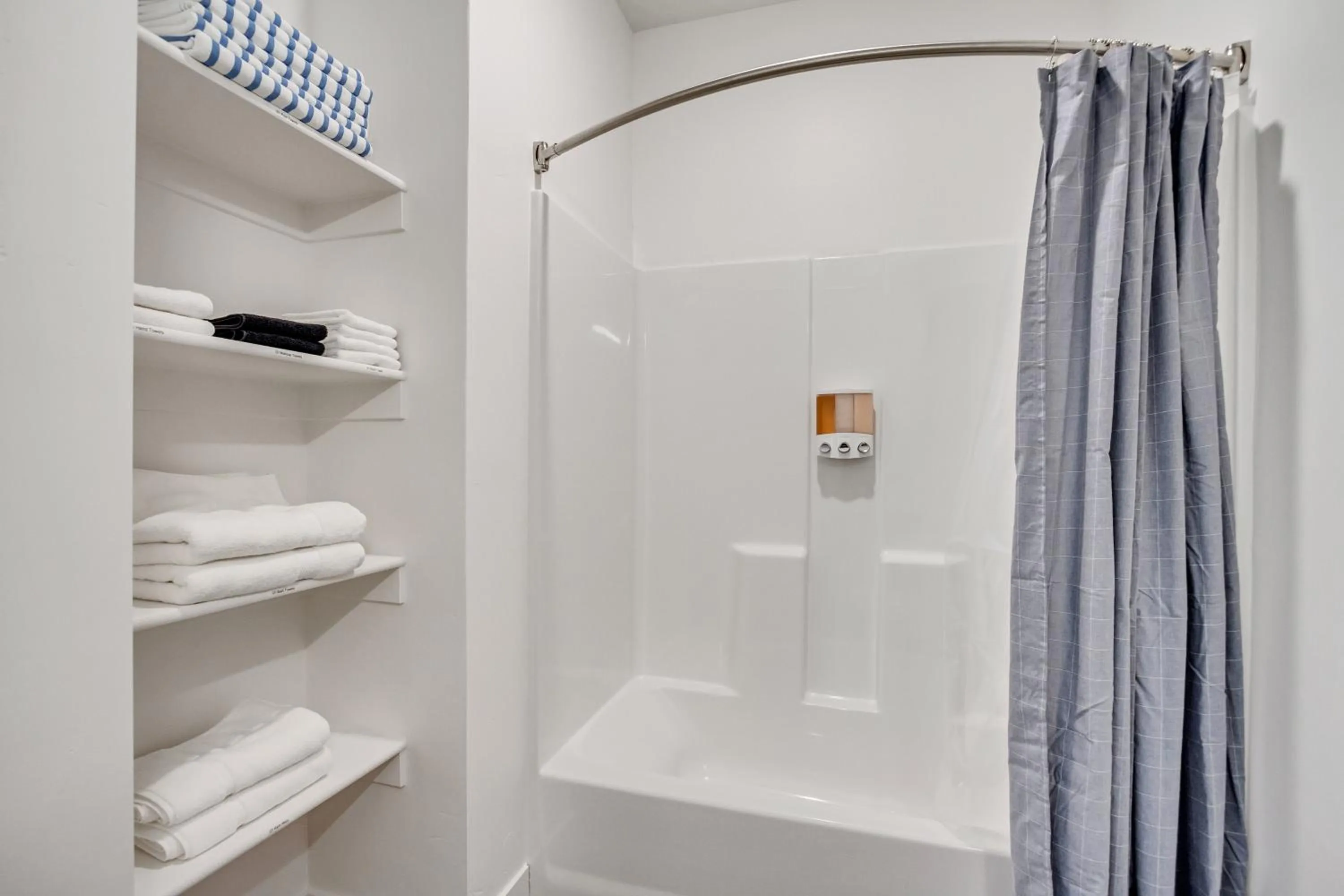 Shower in The Heights by Cloud Dream Homes