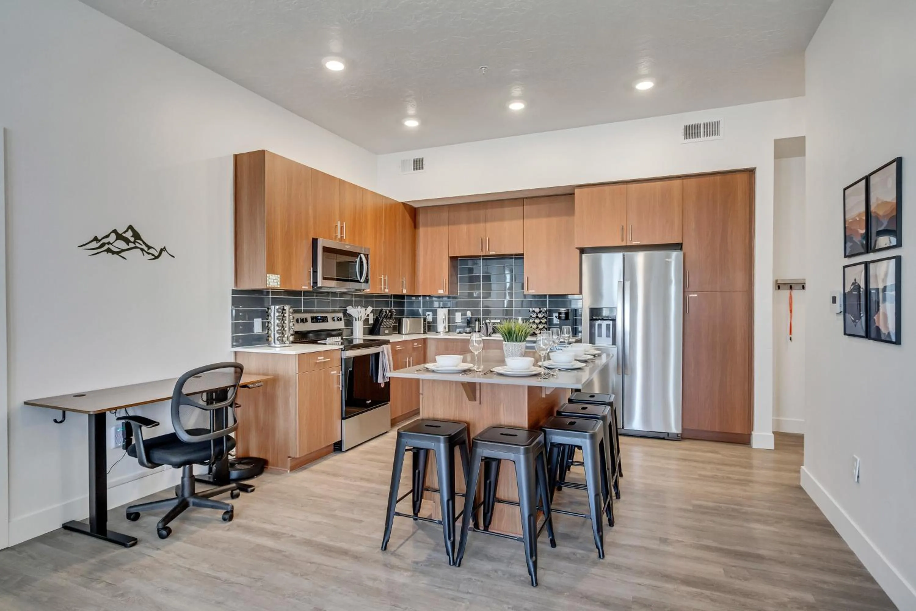 Kitchen or kitchenette in The Heights by Cloud Dream Homes