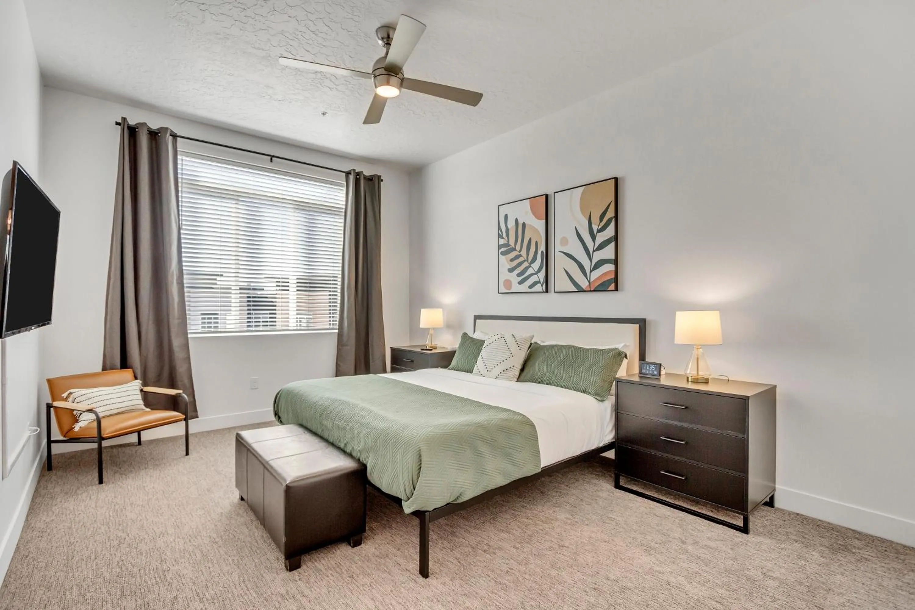 kitchen, Bed in The Heights by Cloud Dream Homes