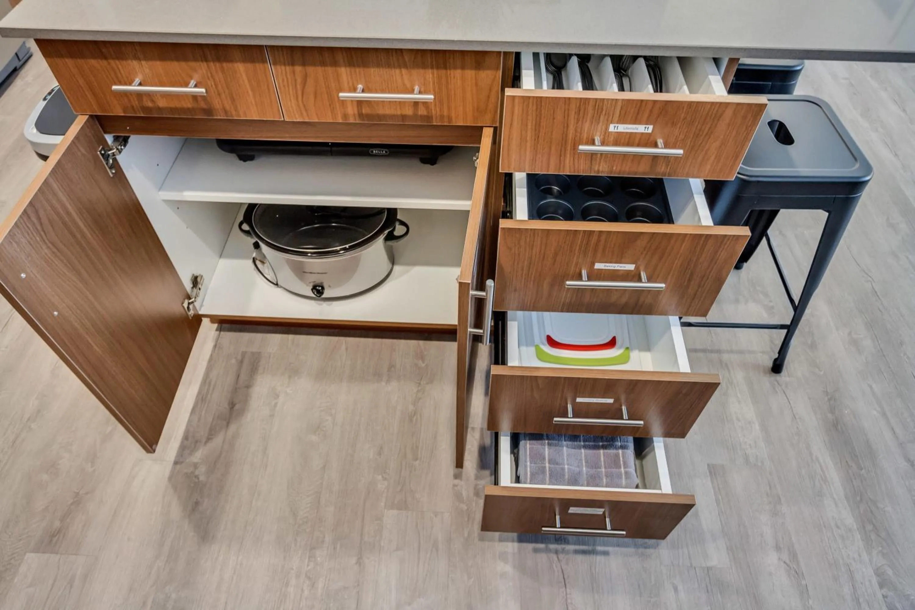 Kitchen or kitchenette in The Heights by Cloud Dream Homes