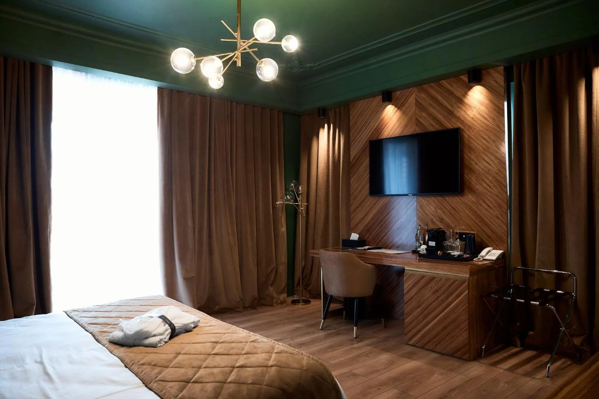 Photo of the whole room, Bed in HOTEL VIENA