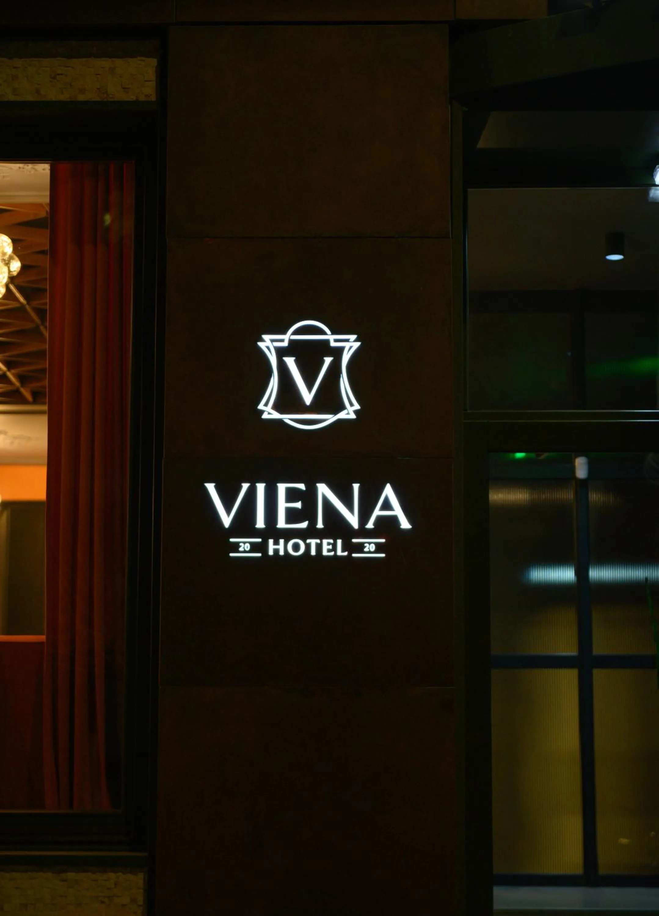 Night in HOTEL VIENA