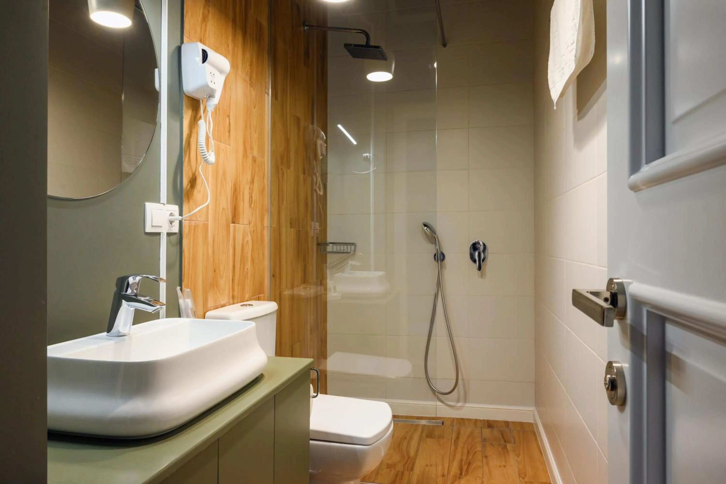 Shower in Blue Balcony Hotel