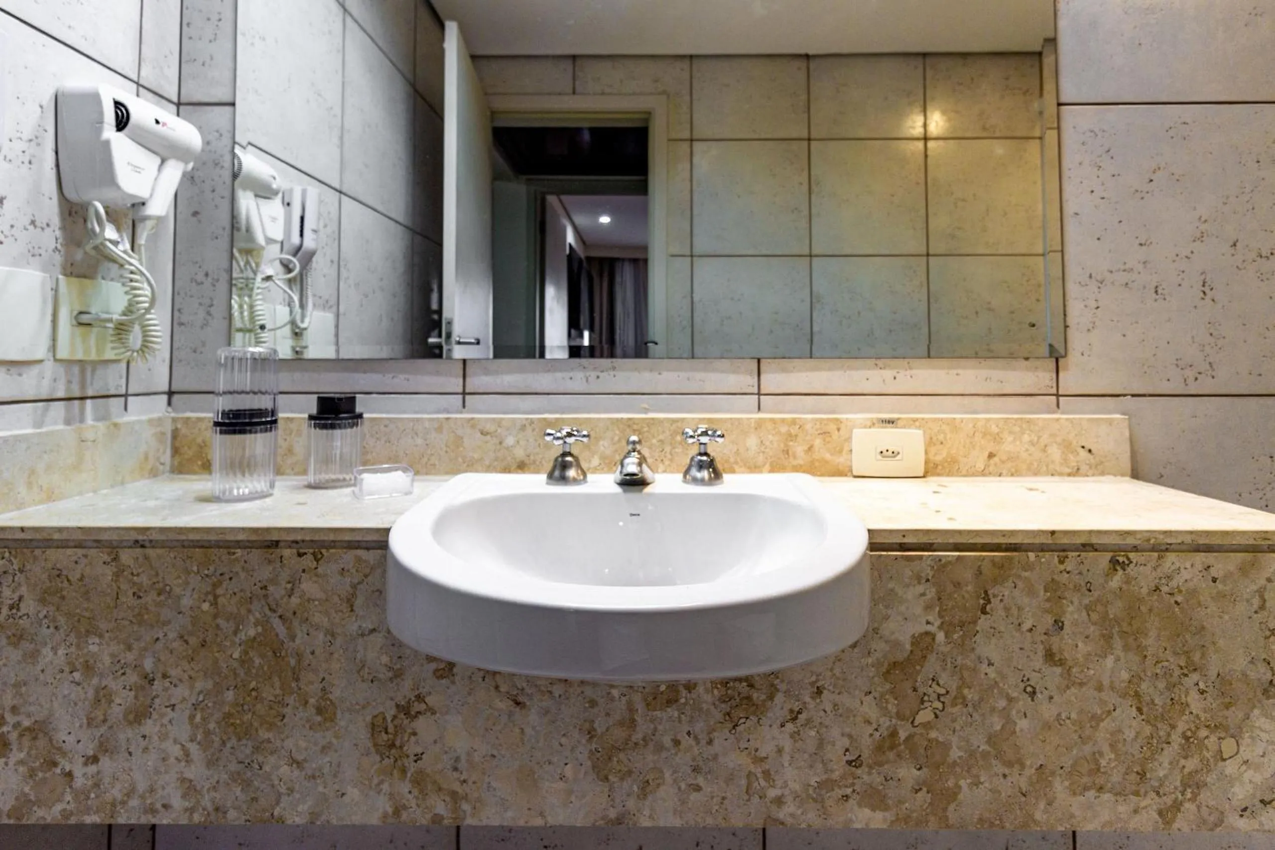 Toilet in Xtay São Paulo Berrini - Apartamentos completos a 7min do metrô Berrini