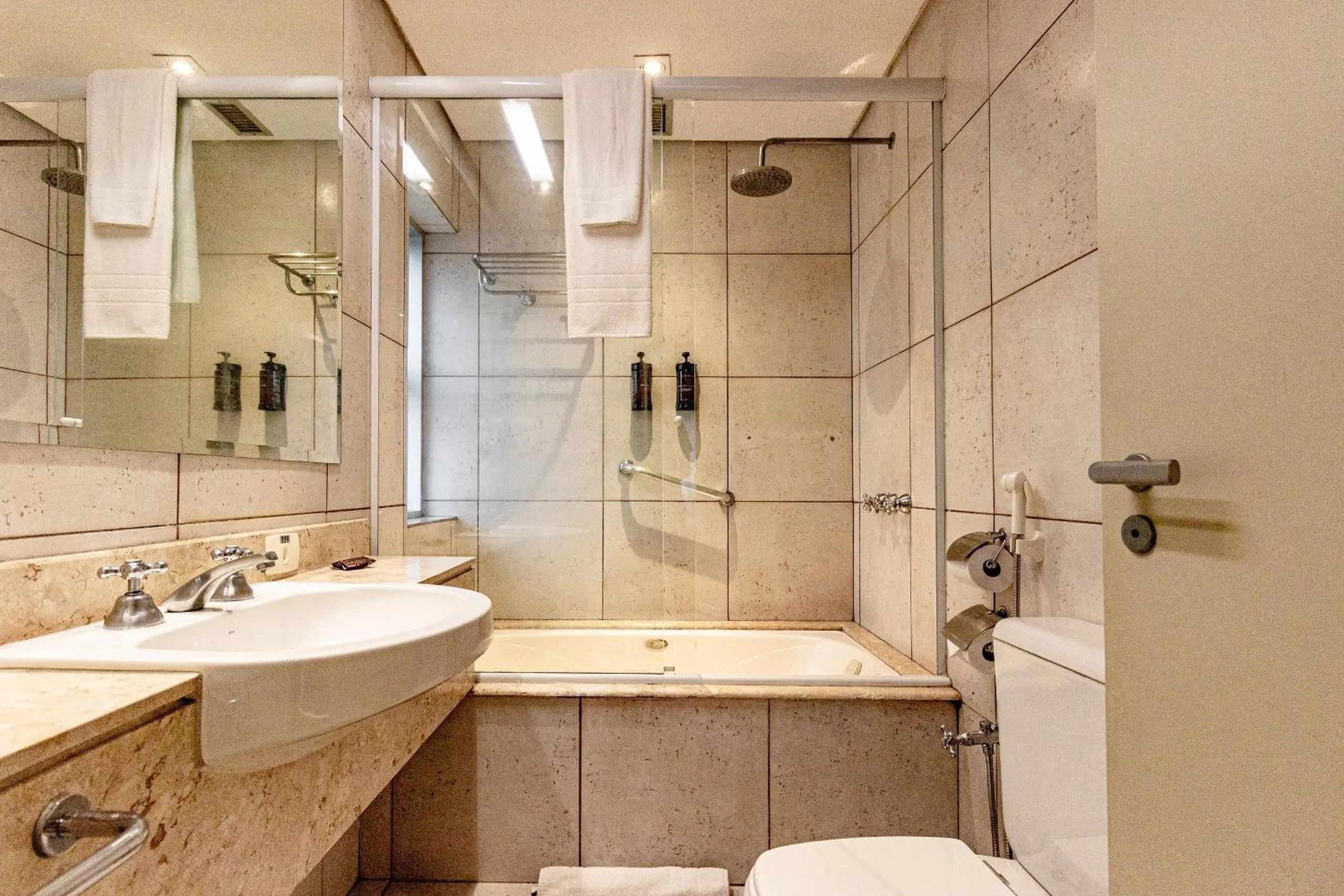 Toilet in Xtay São Paulo Berrini - Apartamentos completos a 7min do metrô Berrini