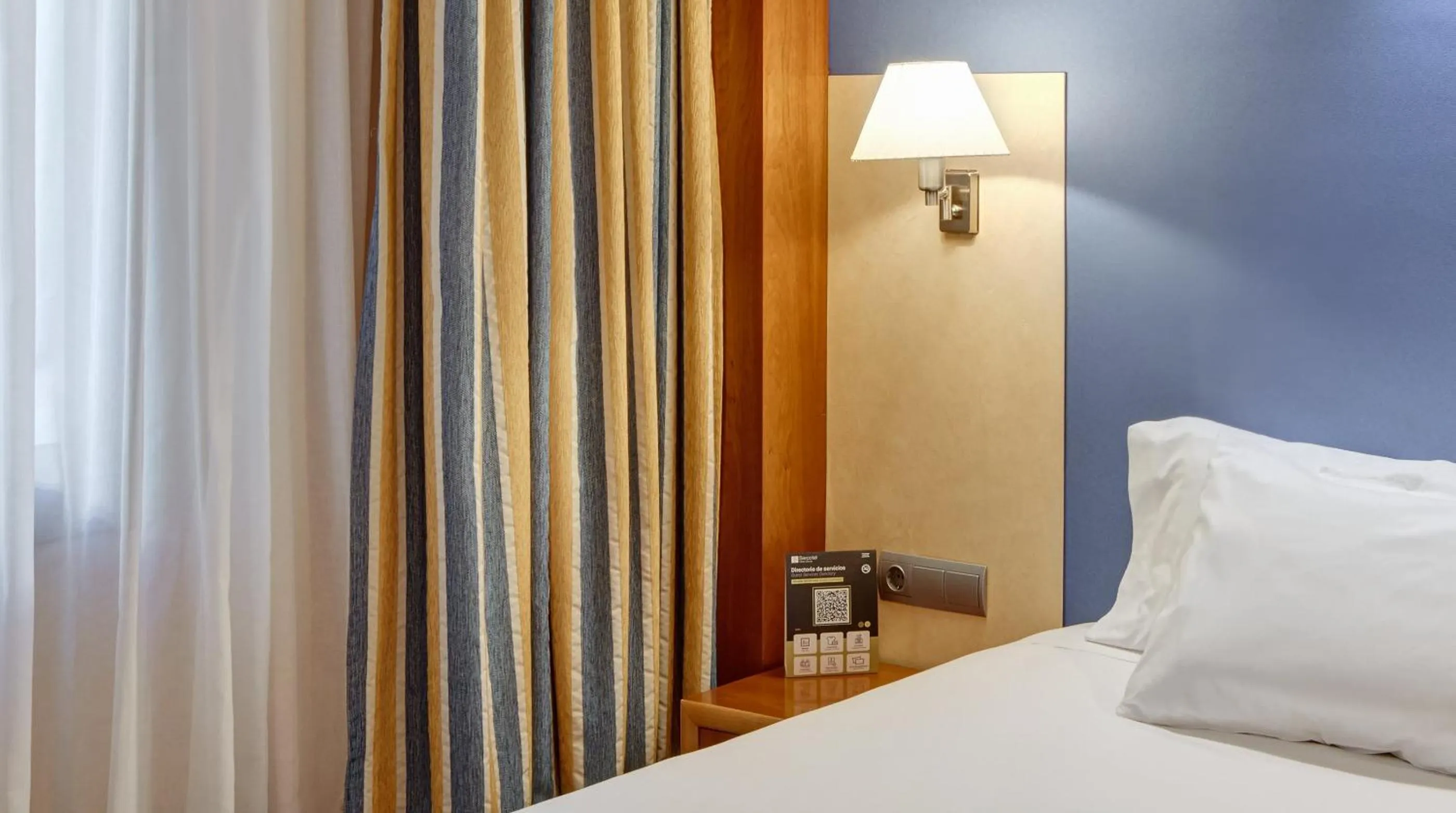 Photo of the whole room, Bed in Sercotel Kalma Sitges