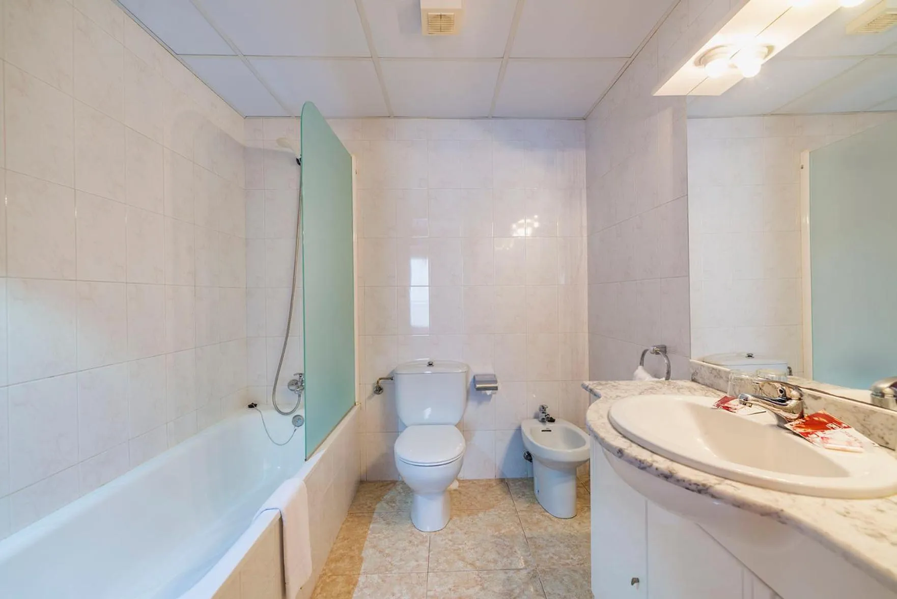 Shower in Hotel Ridomar 365