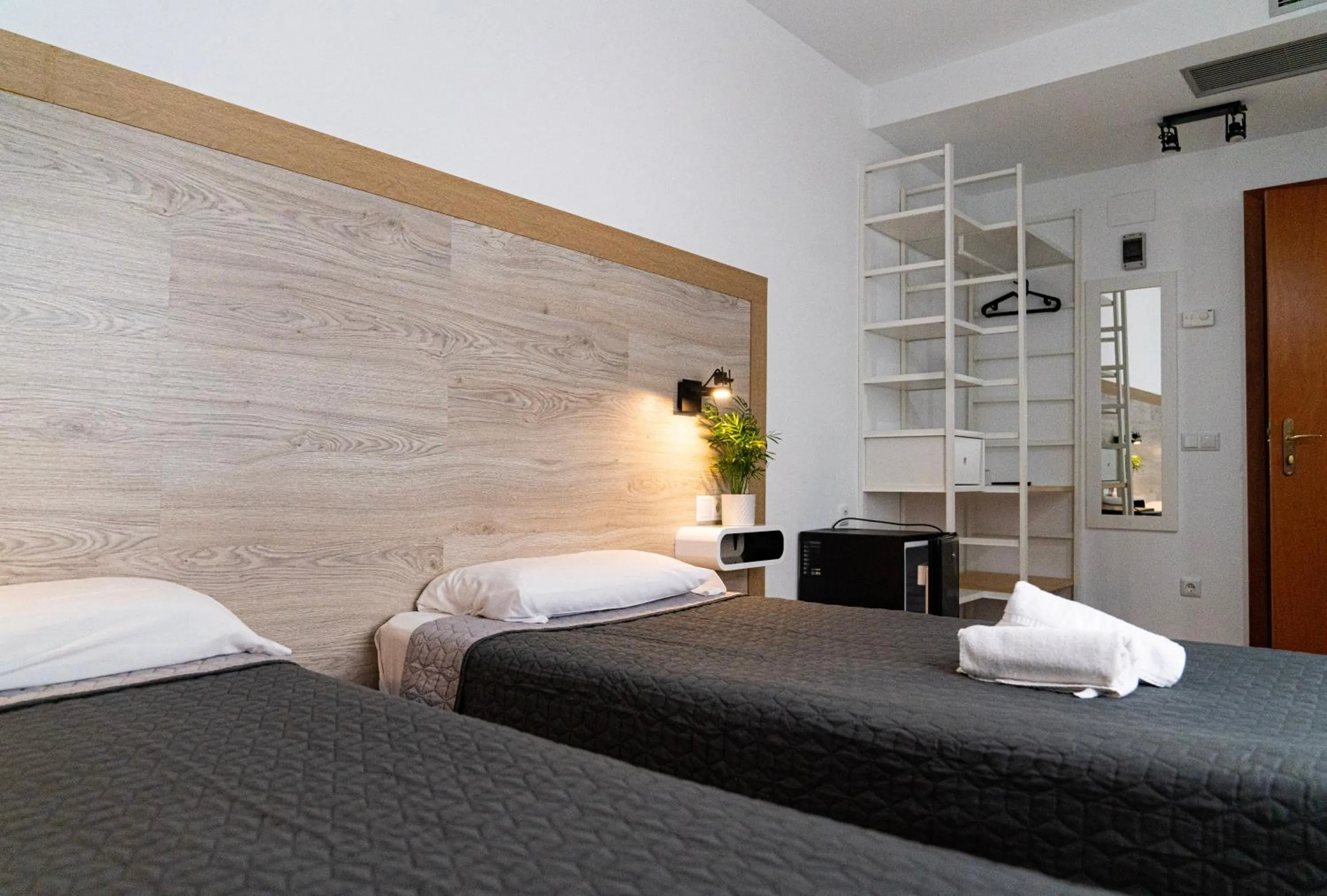 Photo of the whole room, Bed in Hotel Ridomar 365