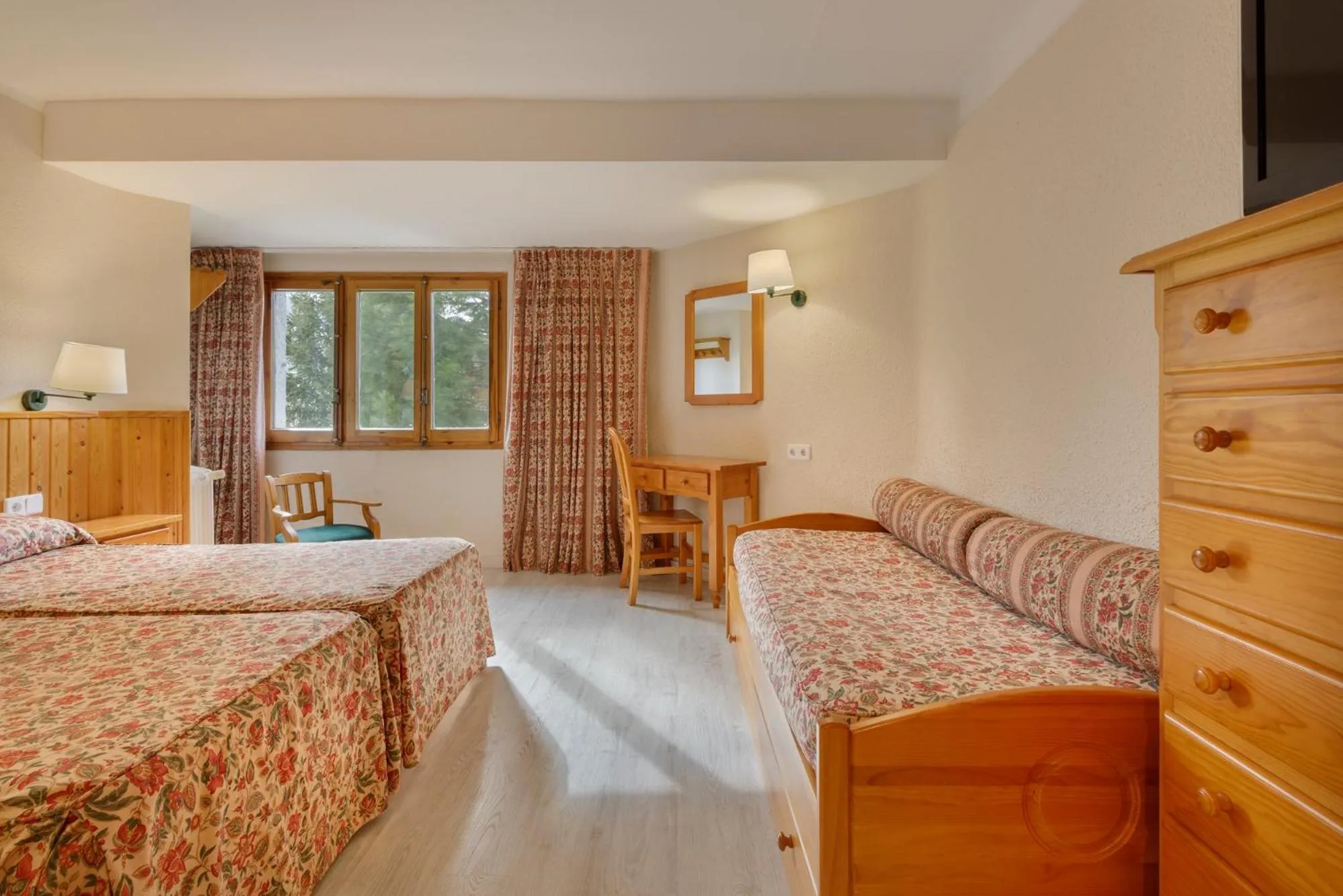 Photo of the whole room, Bed in Hotel Nievesol