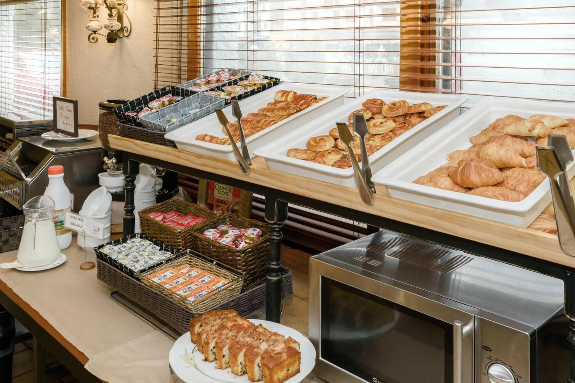 Breakfast in Hotel Nievesol