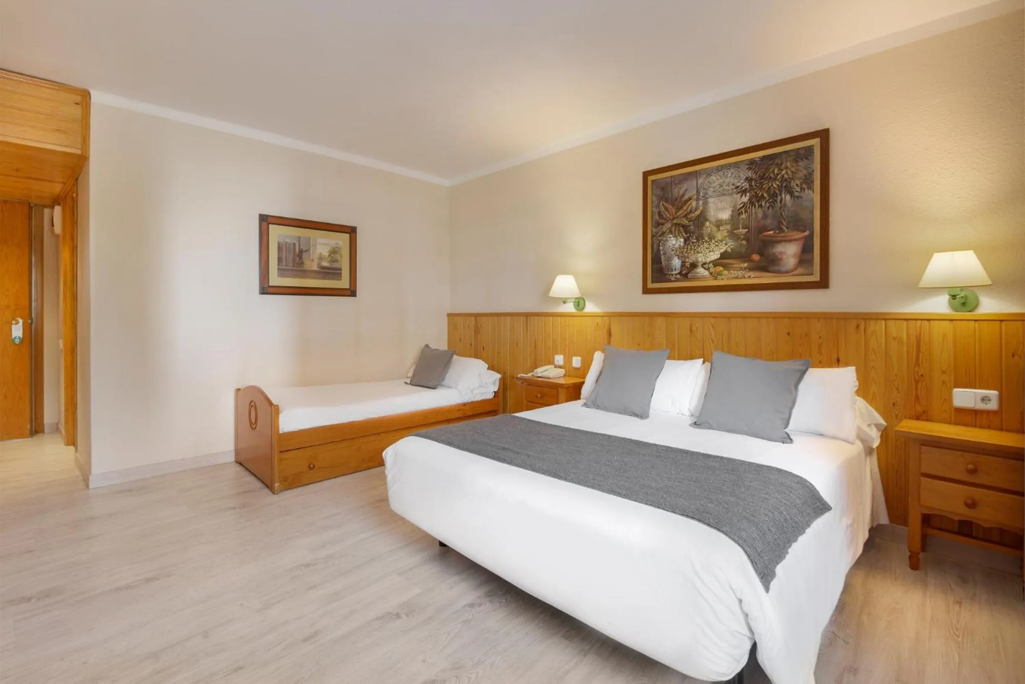 Photo of the whole room, Bed in Hotel Nievesol