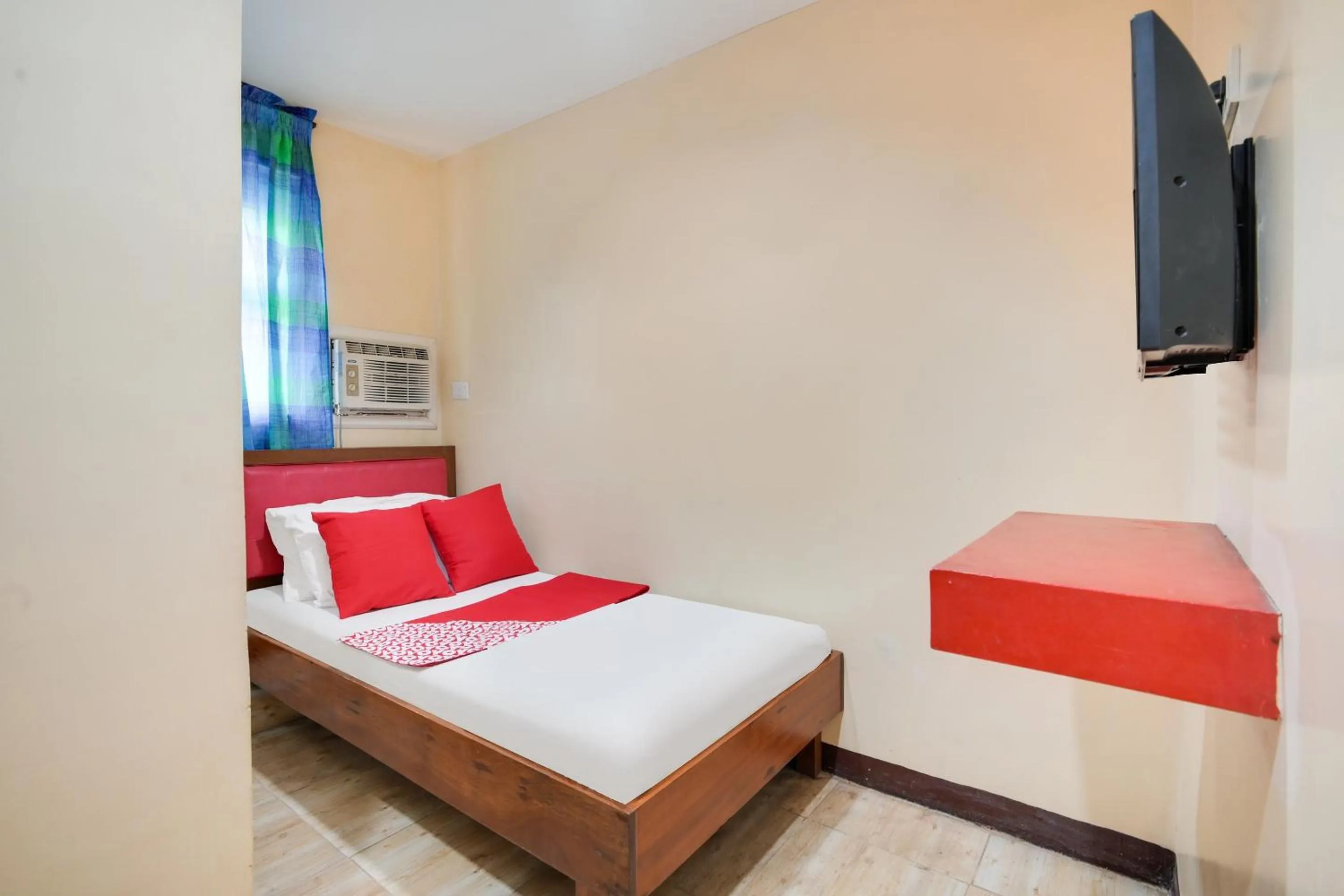 Bedroom in OYO 912 Fb Suites