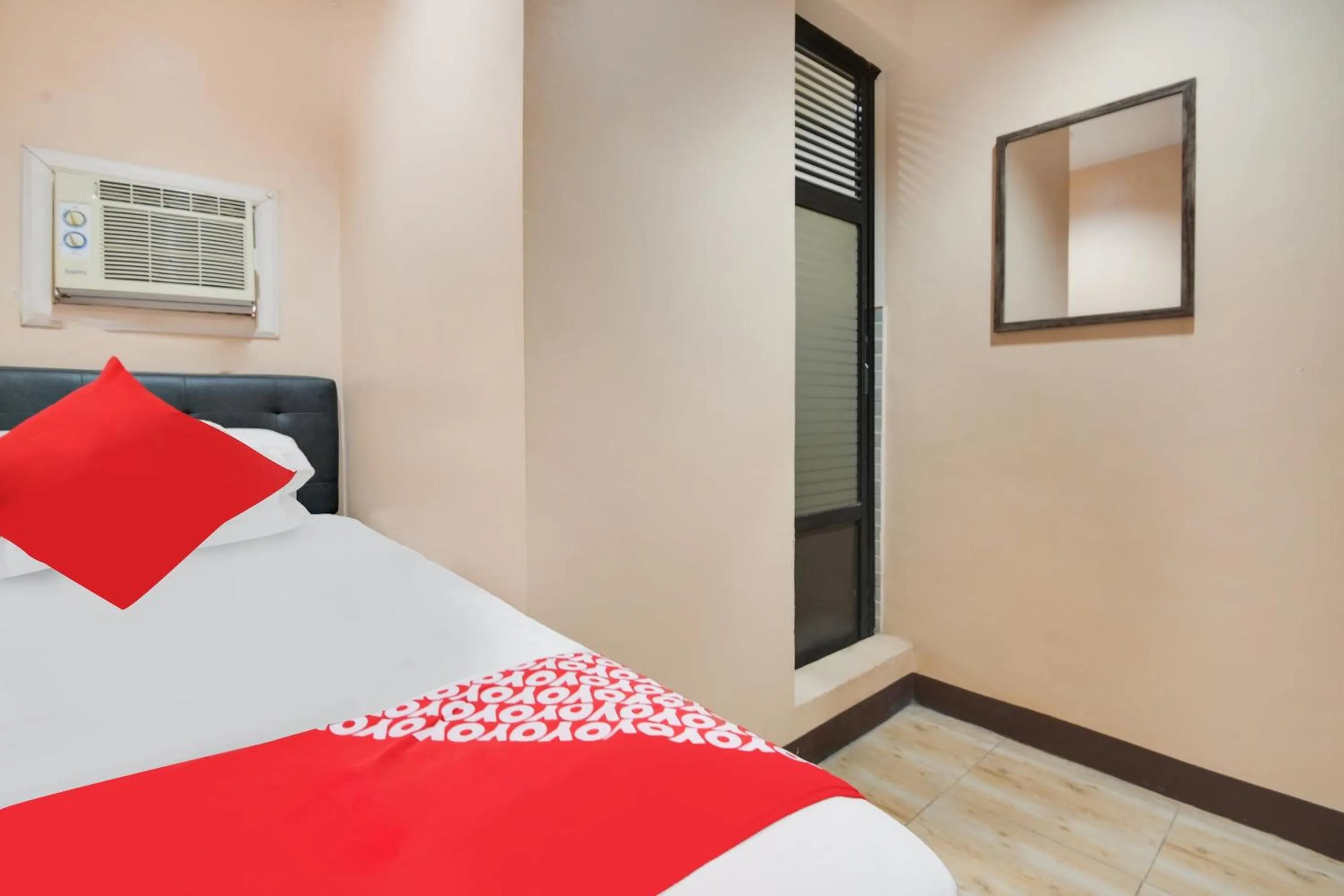 Bedroom in OYO 912 Fb Suites