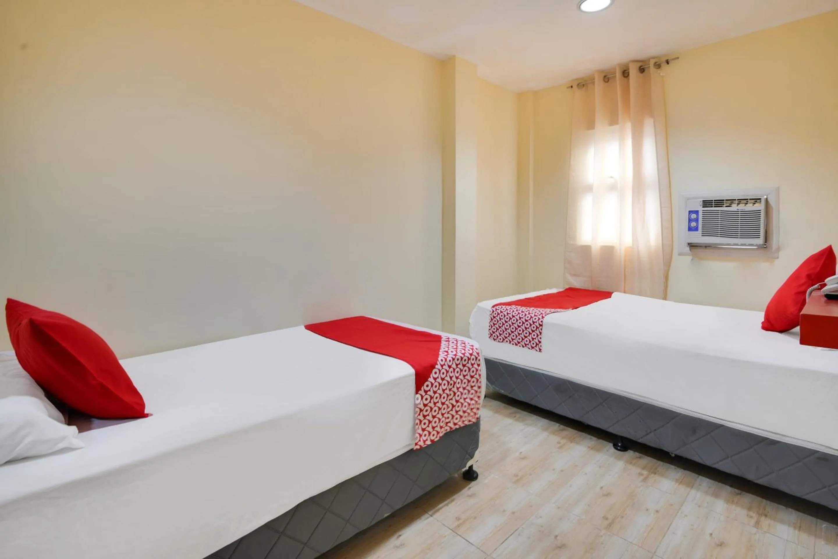 Bedroom in OYO 912 Fb Suites