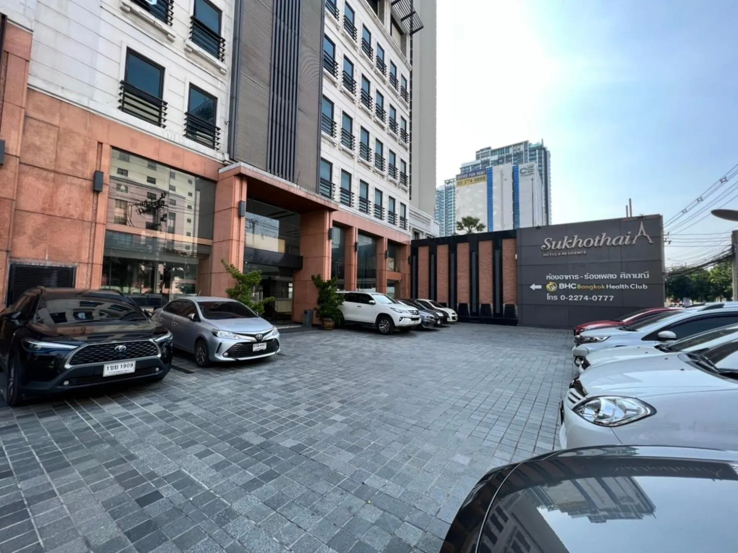 Property building in Sukhothai Hotel and Residence Ratchada