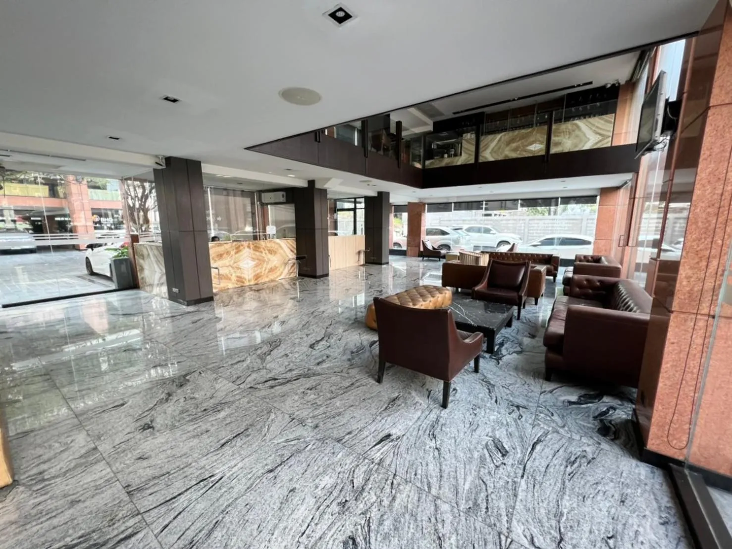 Communal lounge/ TV room in Sukhothai Hotel and Residence Ratchada