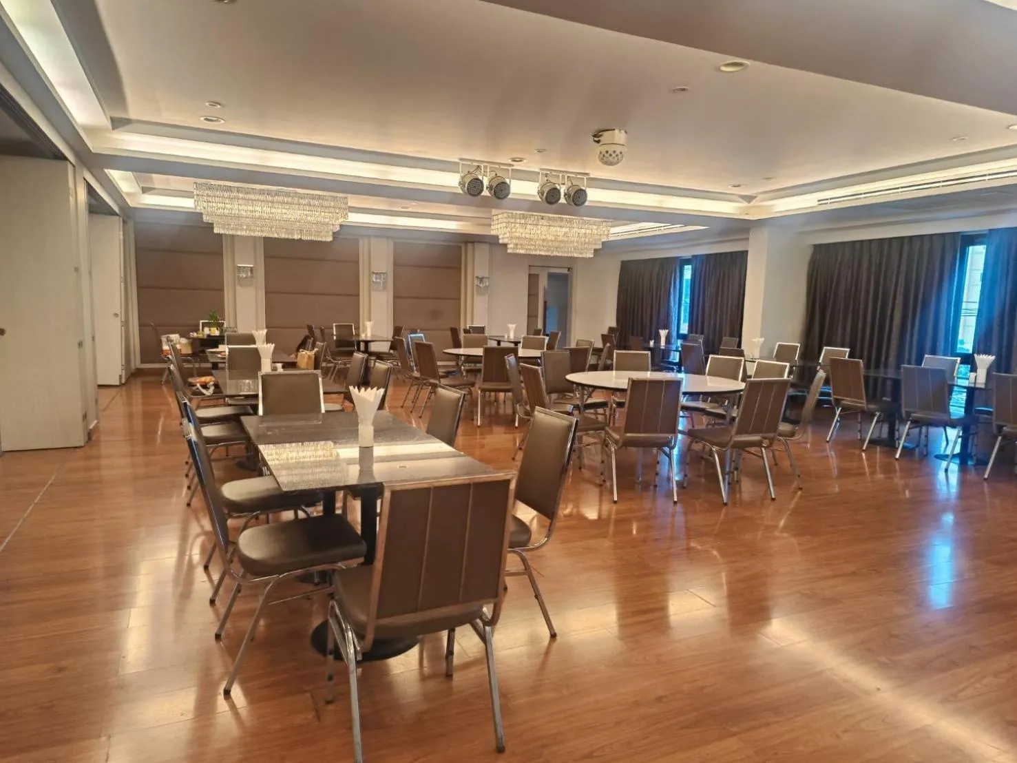 Restaurant/places to eat in Sukhothai Hotel and Residence Ratchada