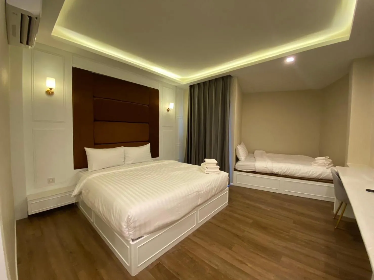 Bed in Calinton Hotel