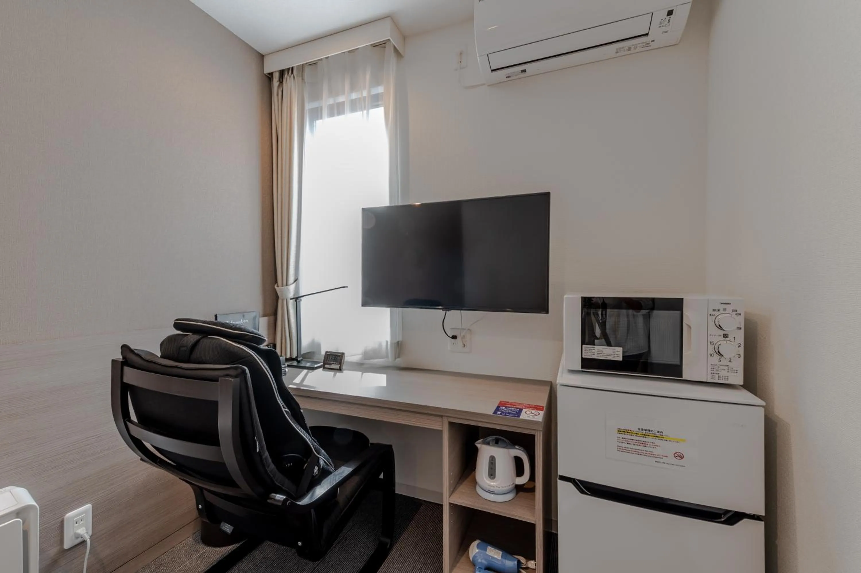 Photo of the whole room in HOTEL R9 The Yard Shikokuchuo