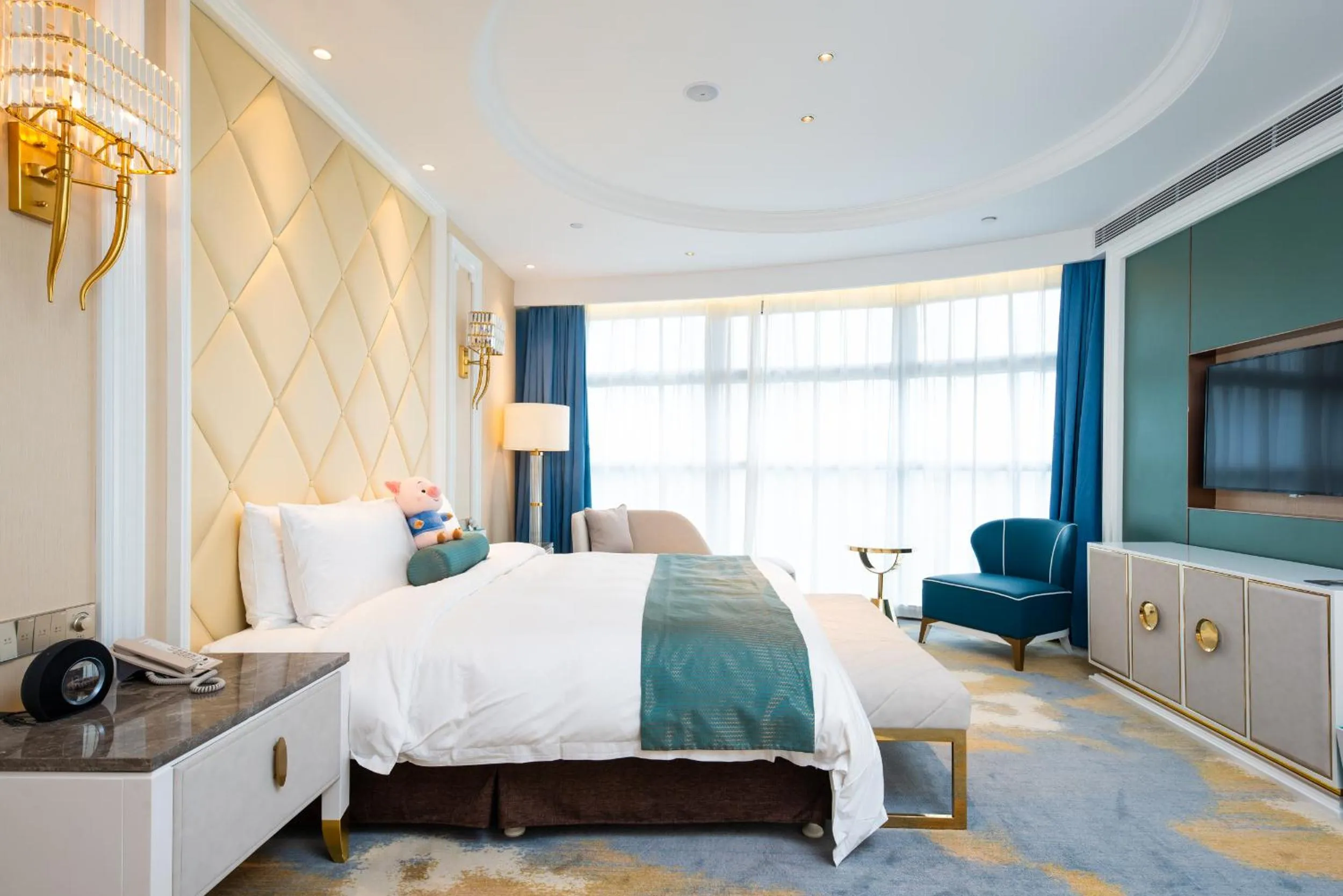 Bed in Wuhu Suning Universal Hotel