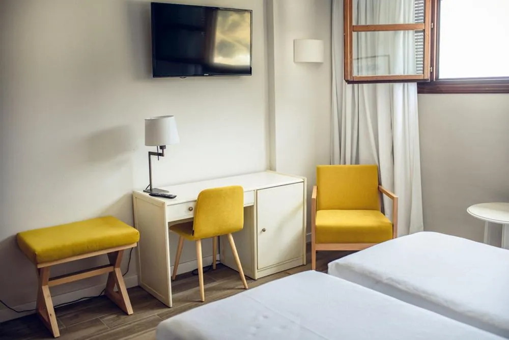 Photo of the whole room, Bed in Finca Los Llanos