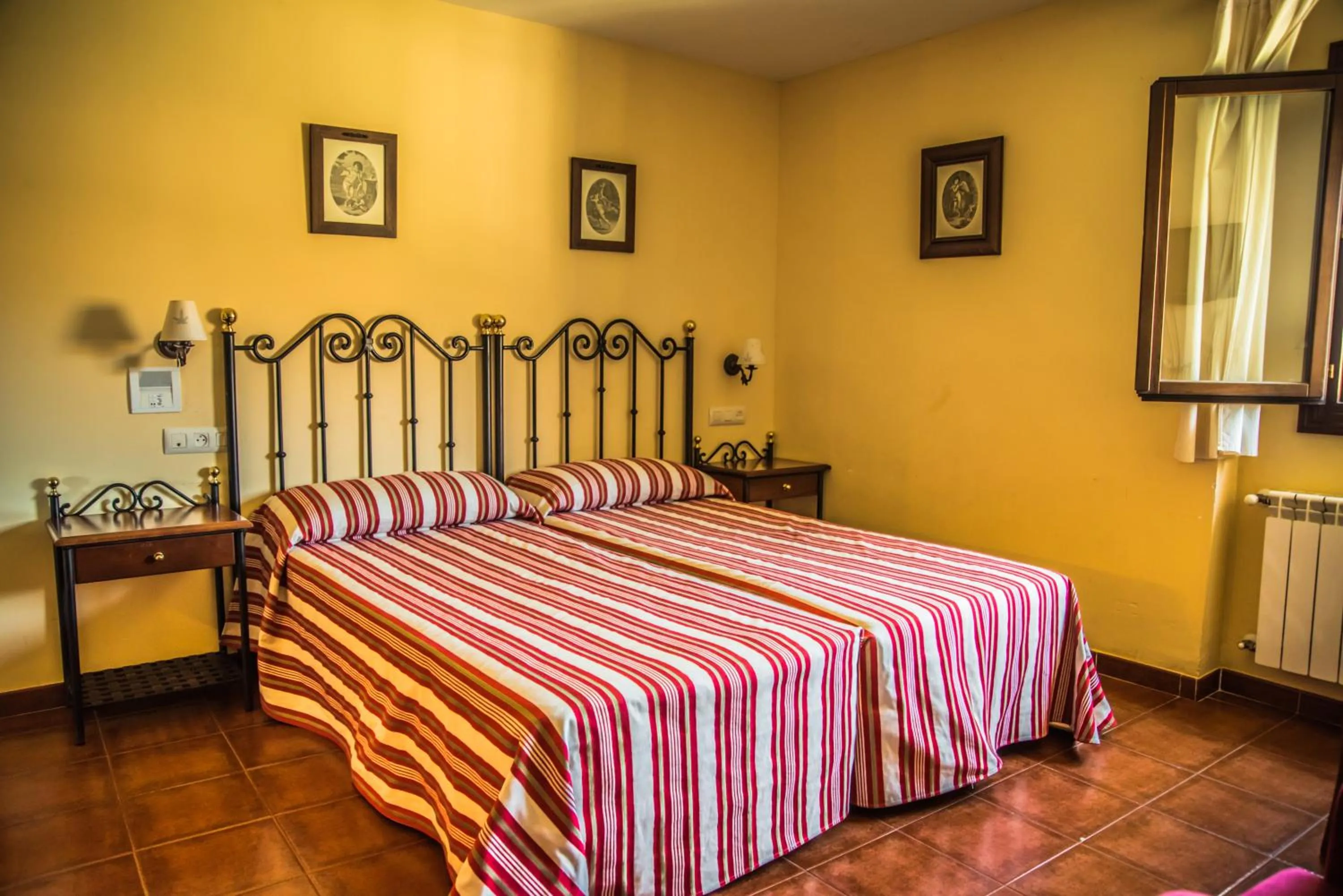 Photo of the whole room, Bed in Finca Los Llanos