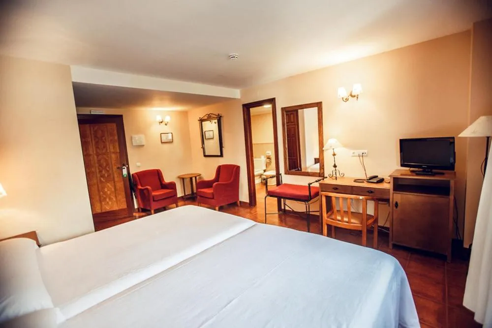 Photo of the whole room, Bed in Finca Los Llanos