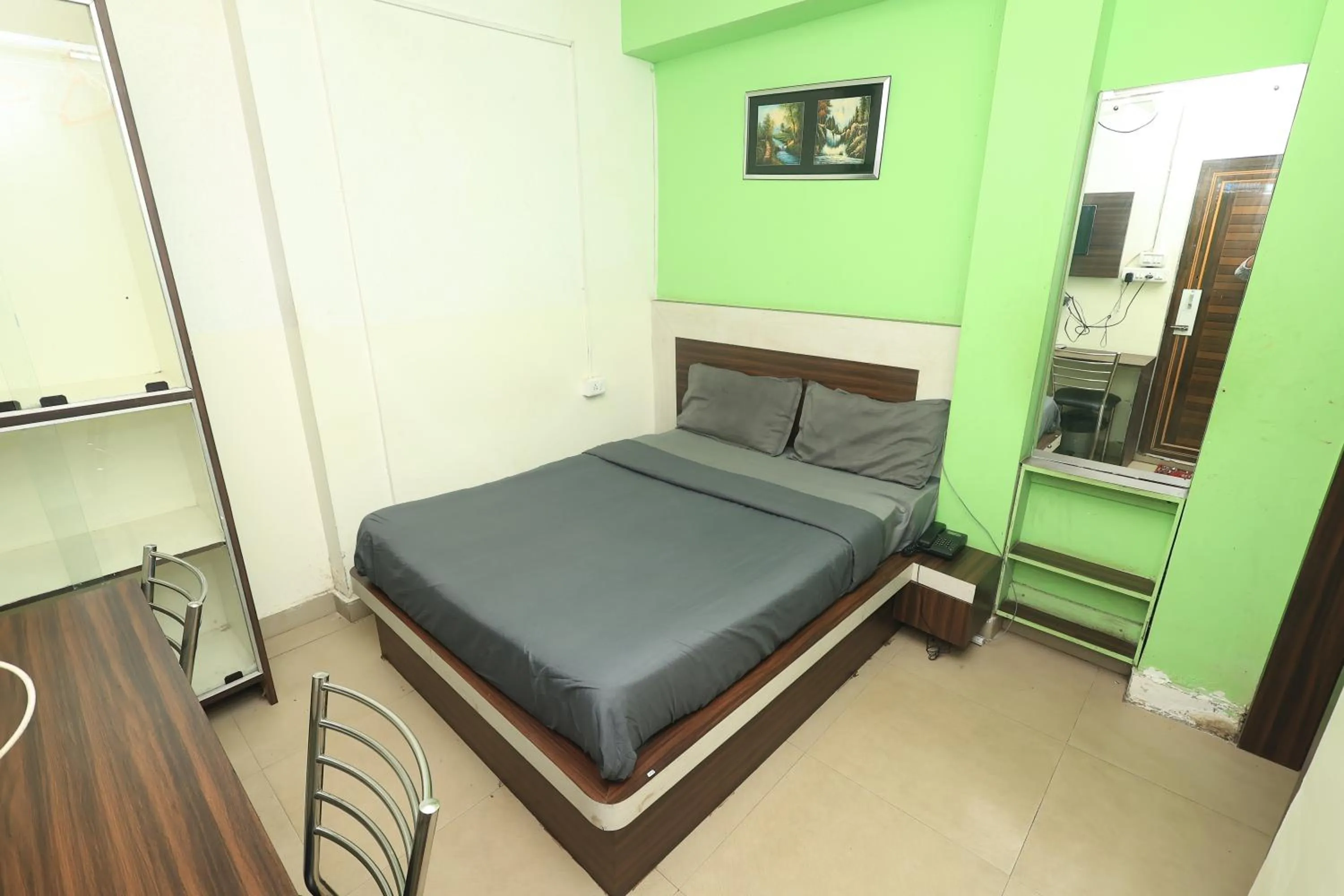 Bed in HOTEL SPACE SETTER