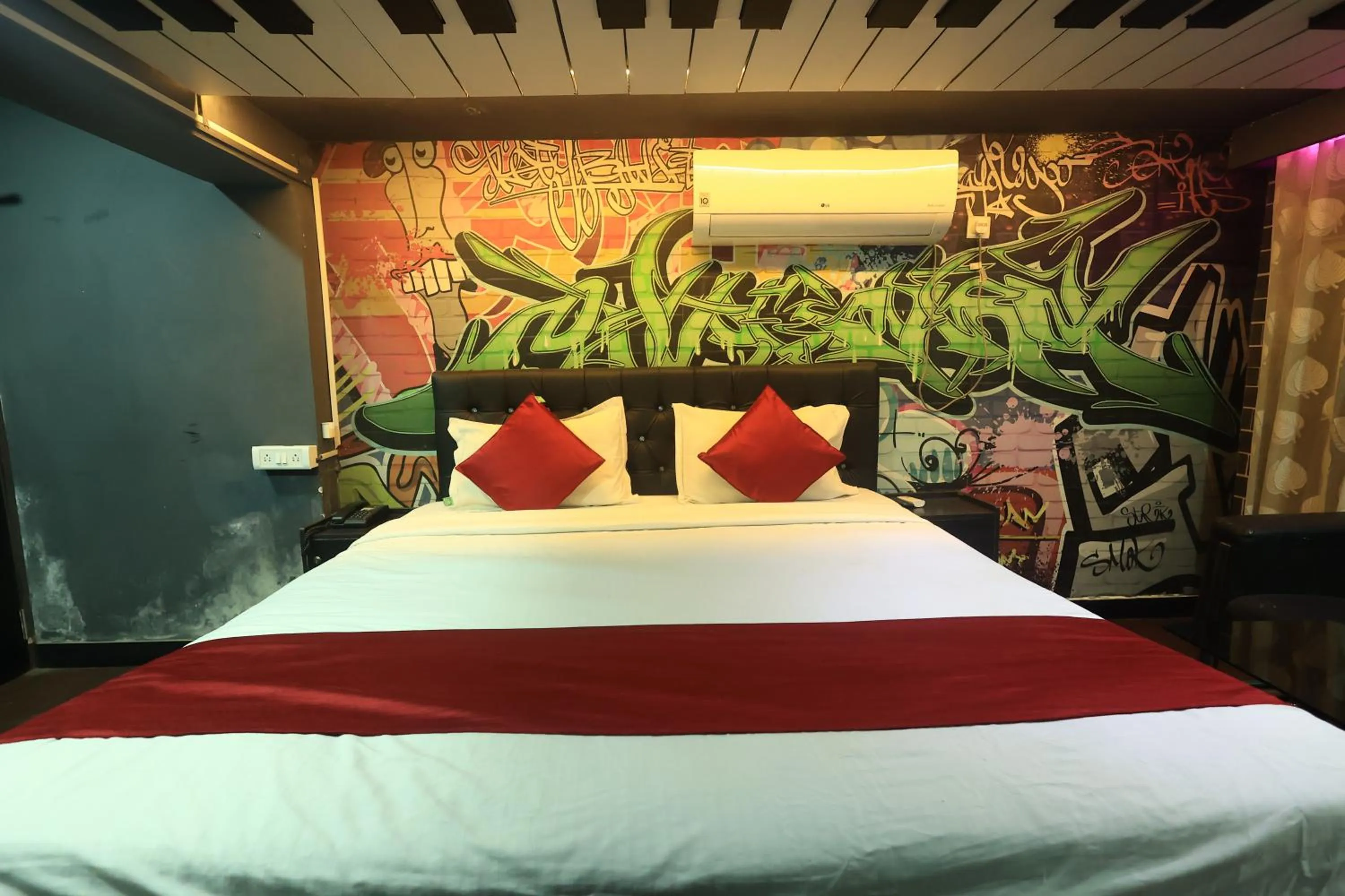 Bed in HOTEL SPACE SETTER