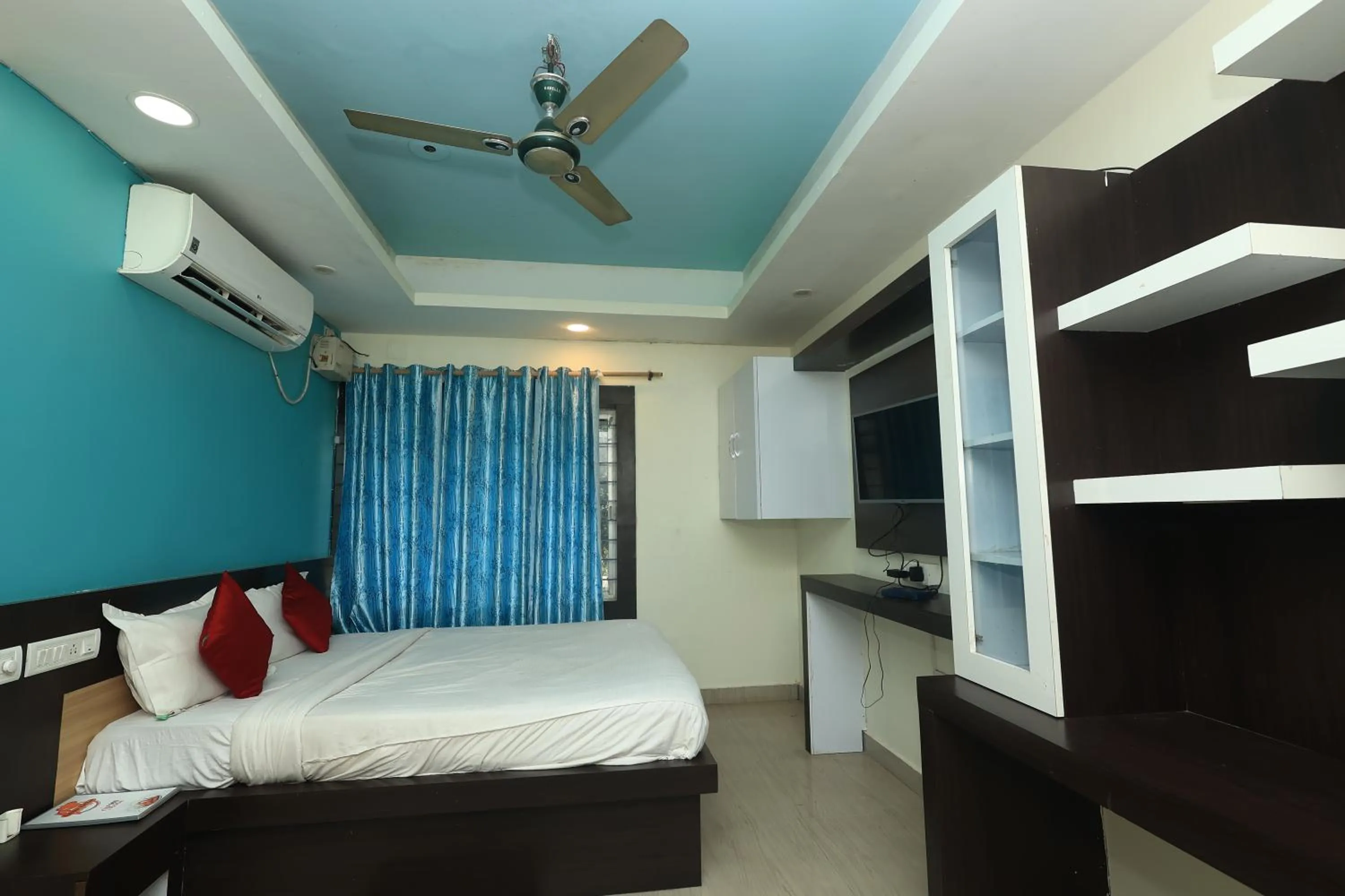 Bed in HOTEL SPACE SETTER