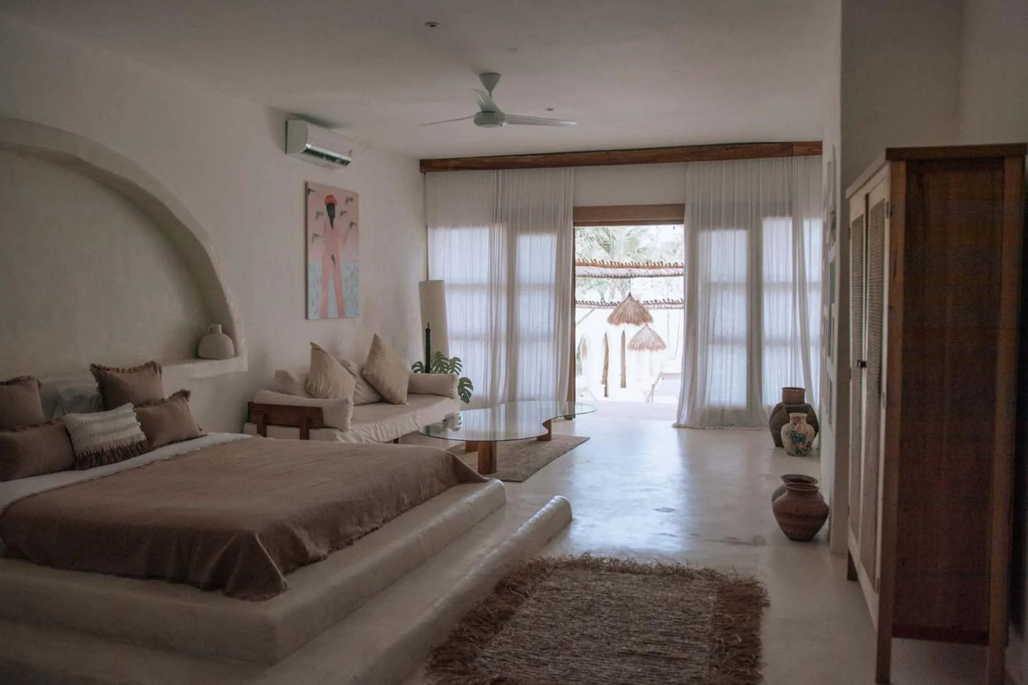 Living room, Bed in Hotel Sages