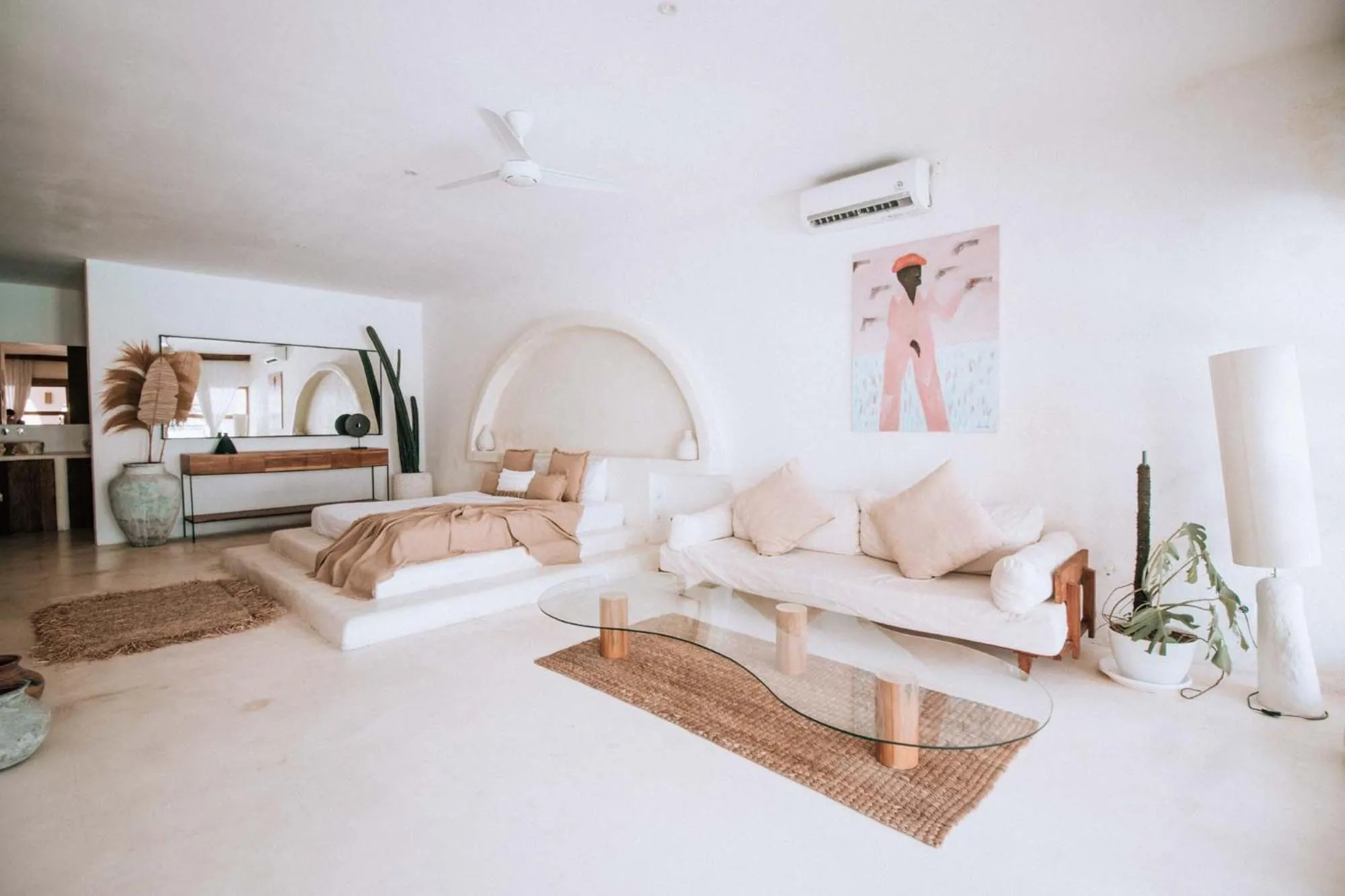 Living room, Bed in Hotel Sages